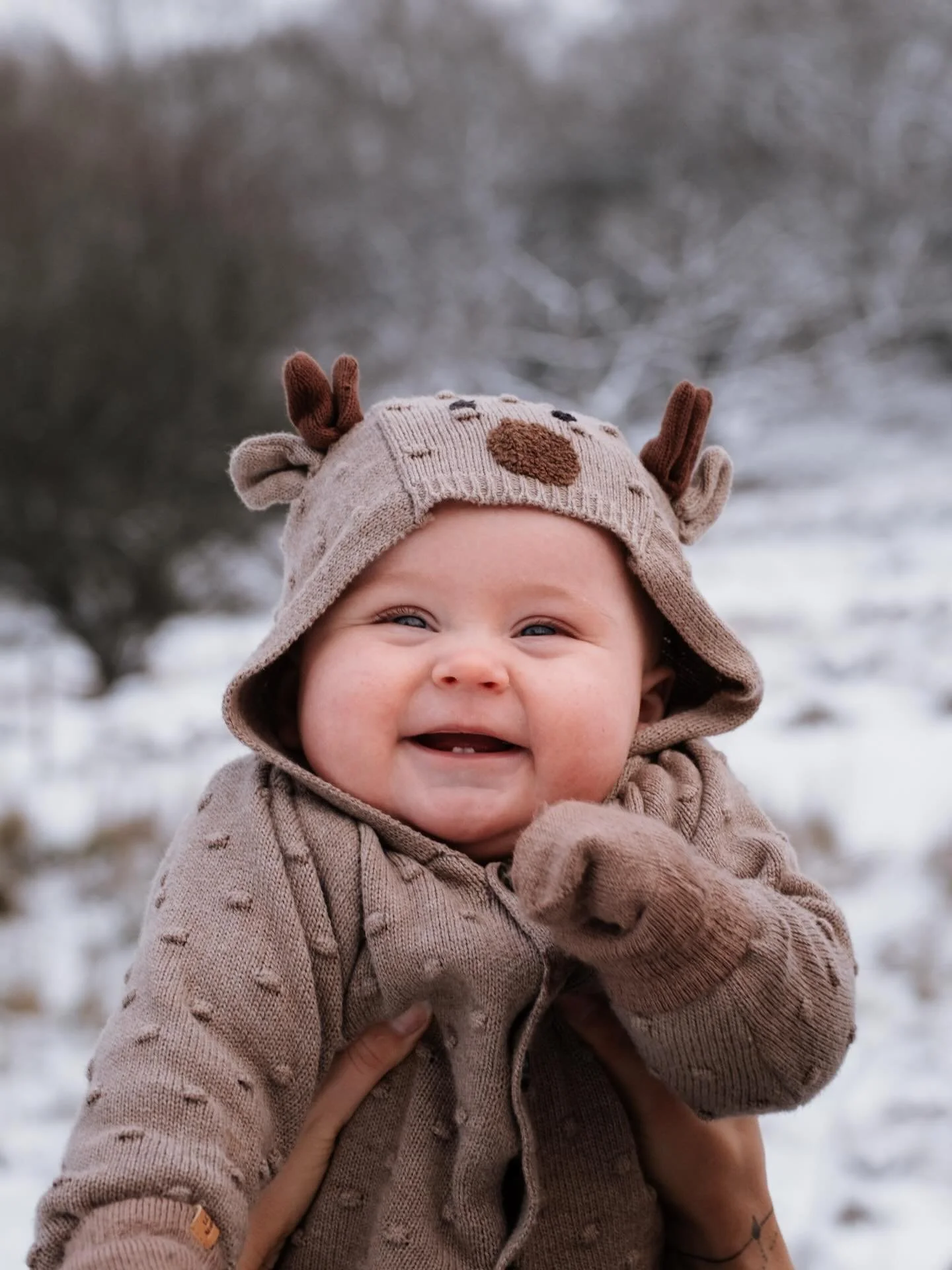 Dr&oslash;mmen om sne lever ⛄️🤎

Jeg er efterh&aring;nden ved at have sendt de sidste julegavebilleder afsted, s&aring; de er klar under de pyntede tr&aelig;er den 24. 🎄

Gavekort kan jeg sende (digitalt) til og med den 24. klokken 14 🎞️