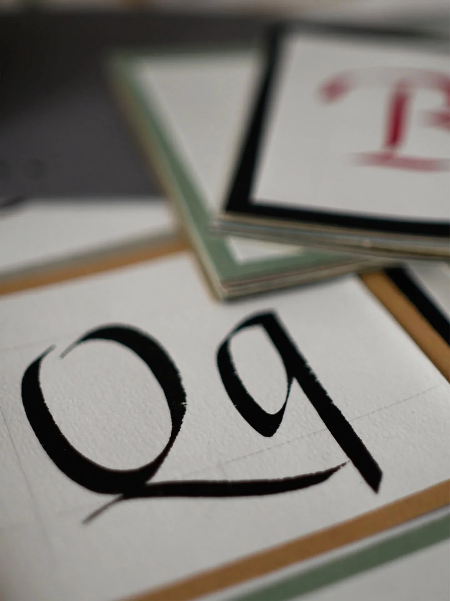 Details 🔤
Written with #automaticpen and #watercolour on #hahnem&uuml;hlepaper
:
#calligraphy #lefthandedcalligraphy #calligraphypractice #neverstoplearning #petracasotto