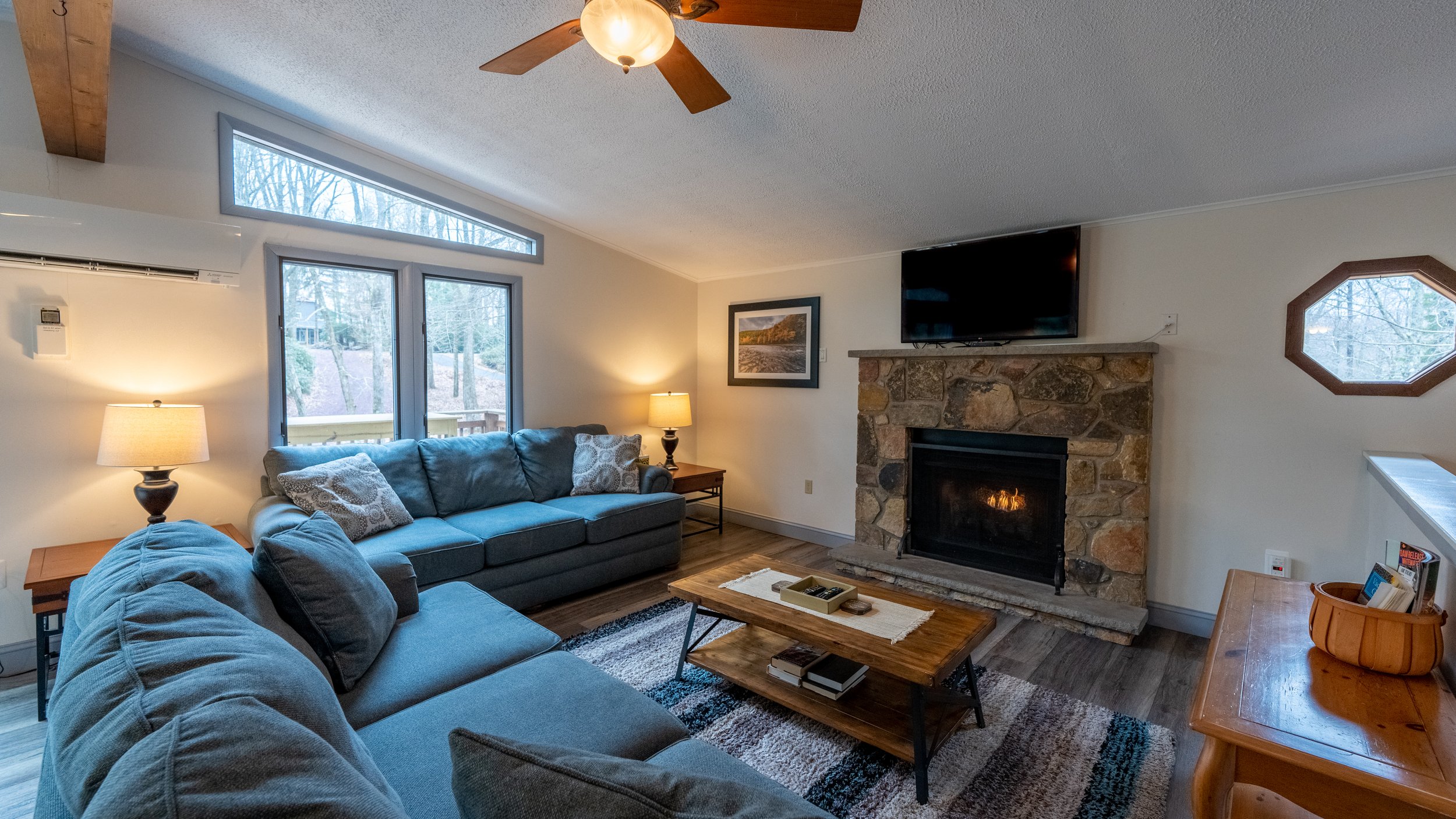 Living Room 2.jpg