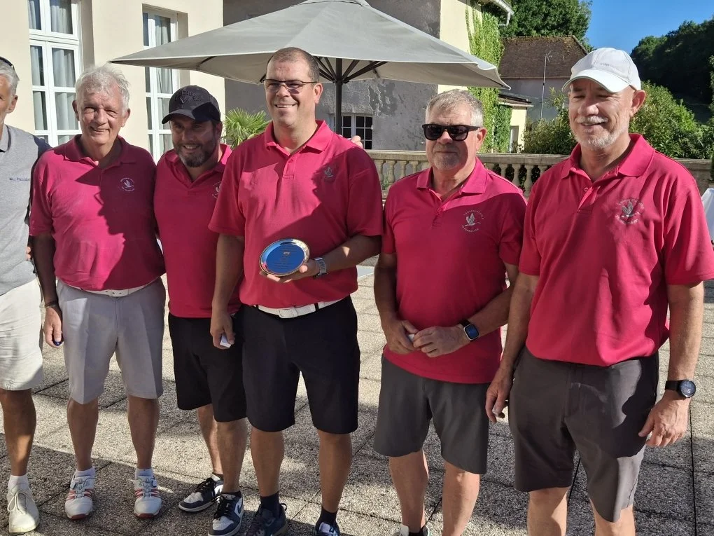 L'équipe de Vaugouard victorieuse en 2ème série messieurs aux Interclubs d'été par équipes du Loiret