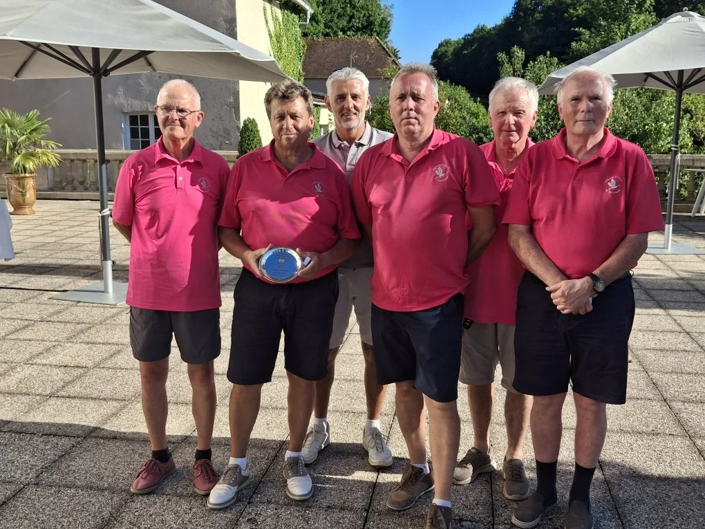 L'équipe de Vaugouard victorieuse en série seniors messieurs aux Interclubs d'été par équipes du Loiret