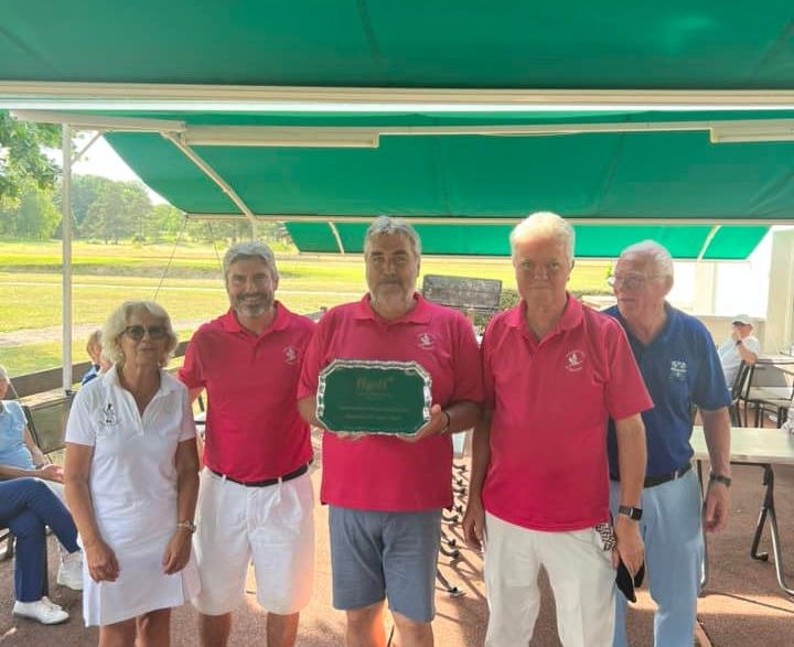 L'équipe de Vaugouard vainqueur en 2ème série messieurs aux Interclubs d'été du Loiret
