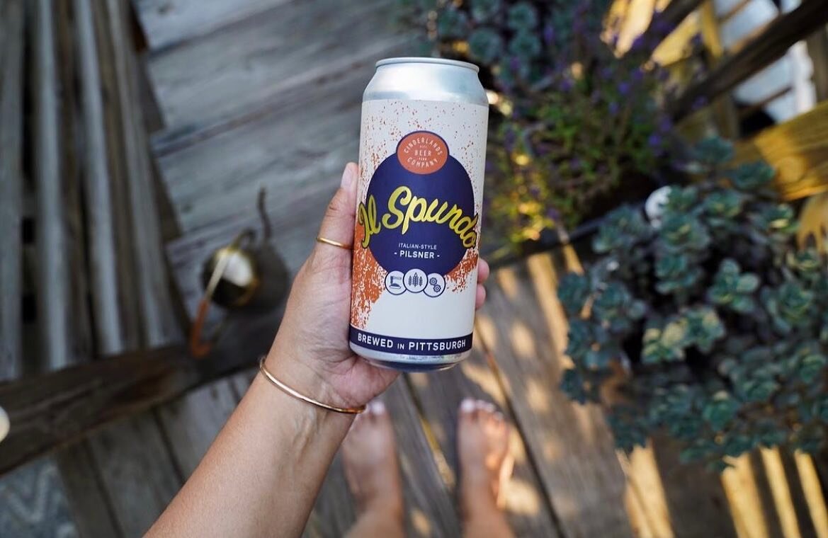 Our hand-lettered Il Spundo can for @cinderlandsbeer&rsquo;s Italian Style Pils - captured by @beautyofthebeer