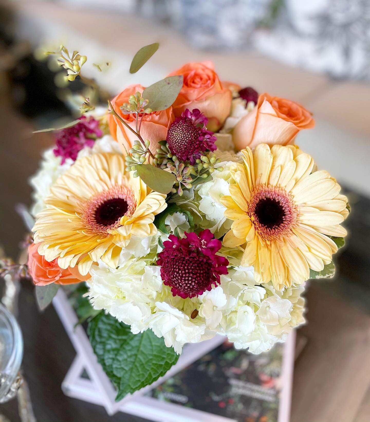 Happy florals to start off your week!🌼I&rsquo;m excited to create with fresh and bright Spring colors &mdash; and I&rsquo;m also starting to prep and take orders for Easter.🐰Call 432-682-8533 to place an order Easter or send flowers out to brighten
