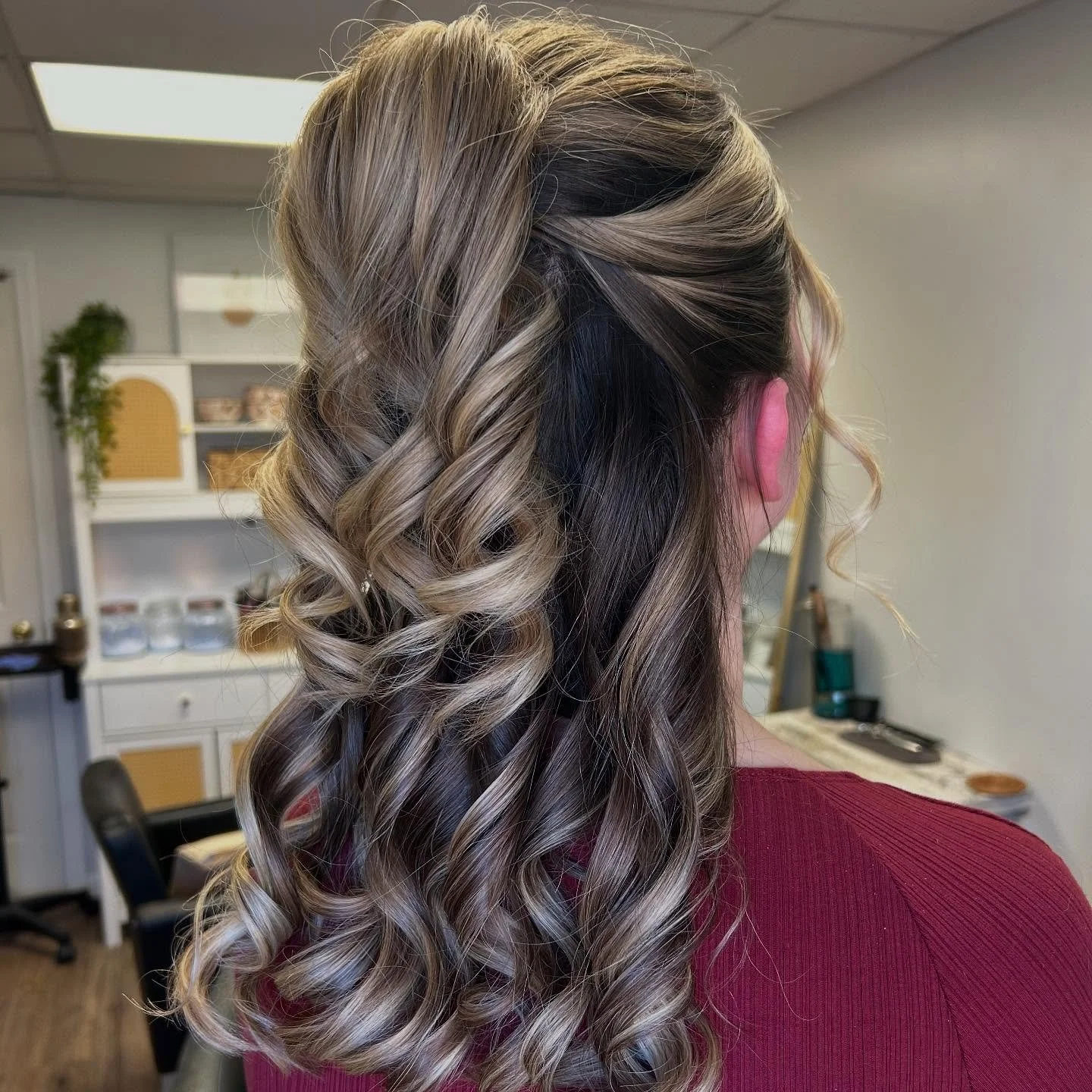 Pretty half hair pony for the win ✨✨
.
Special for the month of May Only: FREE HAIR TRIALS!! Please reach out through our website to inquire 💕