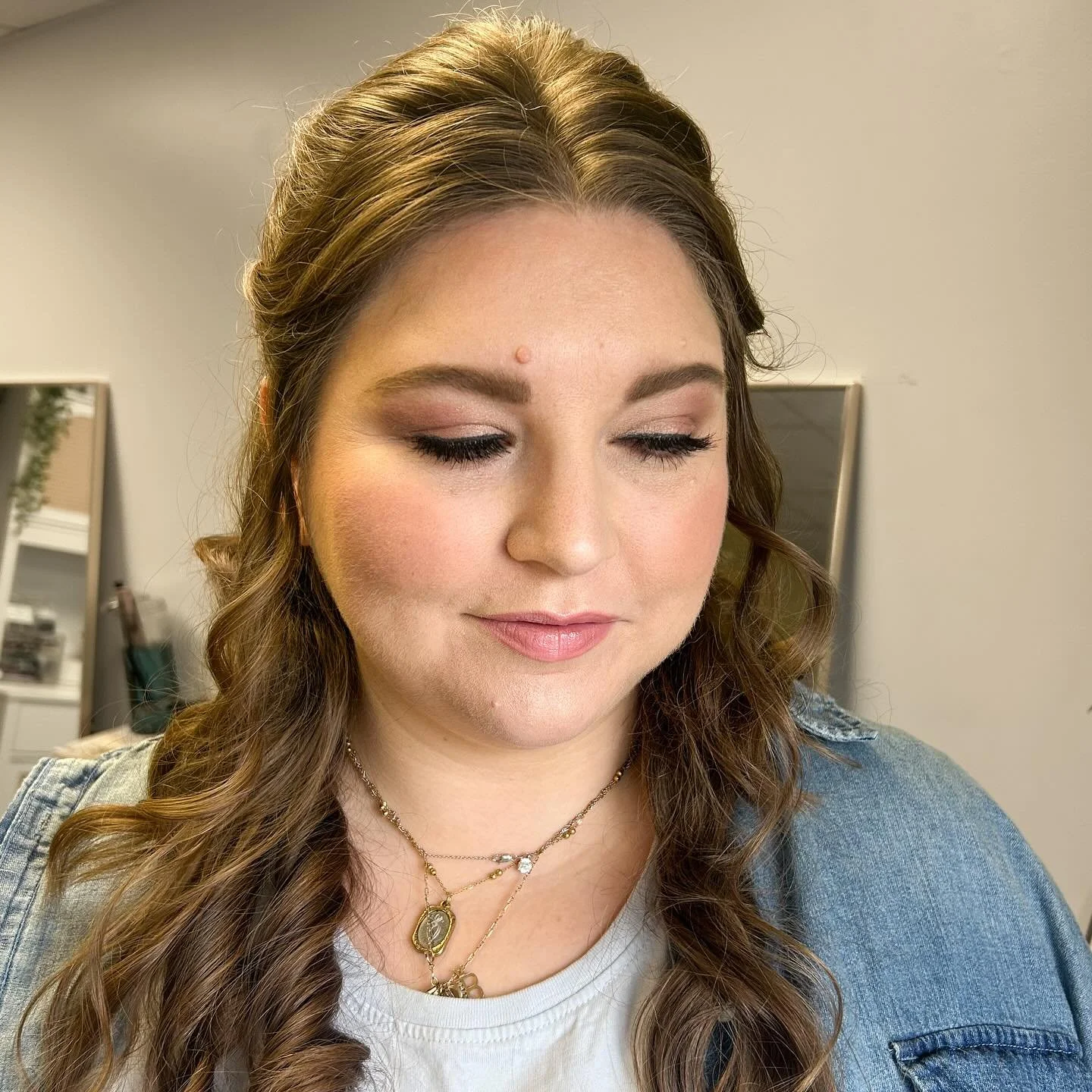 Bridal Shower HMU for our bride Jessica 🌿
.
Book your bridal shower, prom, baby shower, and other event hair and makeup now! Discounts for all when you book both hair and makeup services with us! 💕 Link in bio!