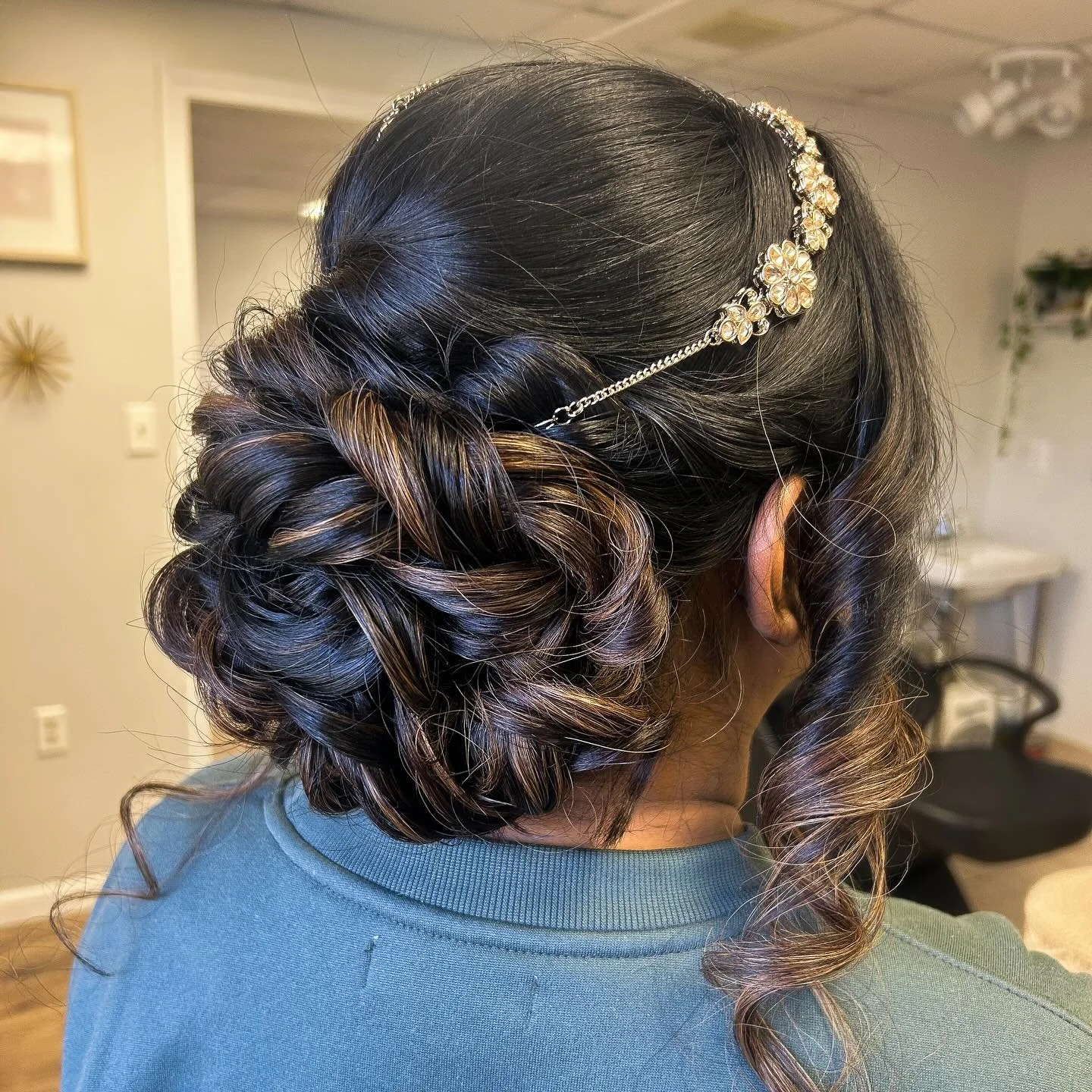Calling all May &amp; June brides 🌸✨

Wedding season is officially here, and we&rsquo;re celebrating with exclusive spring specials when you book in April 💍

We specialize in natural, soft glam makeup and boho-inspired styles&mdash;think effortless