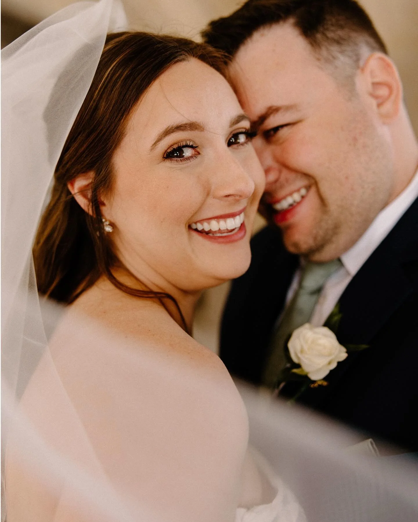 About last Saturday&hellip;🥰🥂🤍

Talk about a perfect day! From getting ready at the gorgeous @brewhouseinn to saying &ldquo;i do&rdquo; and getting dowwwn at the amazing venue @bestplacepabst and everything in between! Lizzie and Dylan&rsquo;s wed