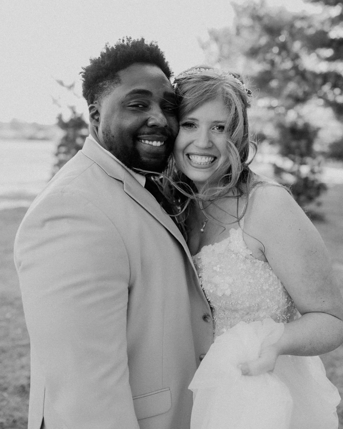 Kelly + August 

A whole lotta love on this sweet day! What a way to kick off October and the fall season with these two tying the knot! It was SO beyond special 🥰✨

Photo: @kayleighlynnphoto 
Venue: @thepavilionatorchardridgefarms 
Dress: @crystalb