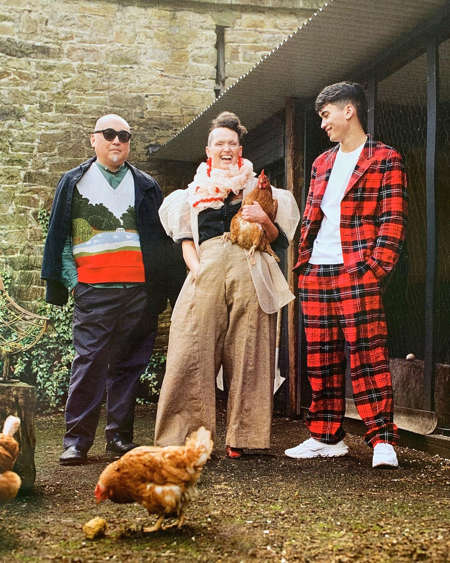 Love these shots of @glasgow_diaz and her wonderful family in @irishtatler @businessposthq today! 🐓
Captured by an amazing team @dkilfeather and @aisfarinella ✨
.
Jeni wears the Smocked Tweed trouser and Reuven wears the Stephens Green jumper 🦢
.
.