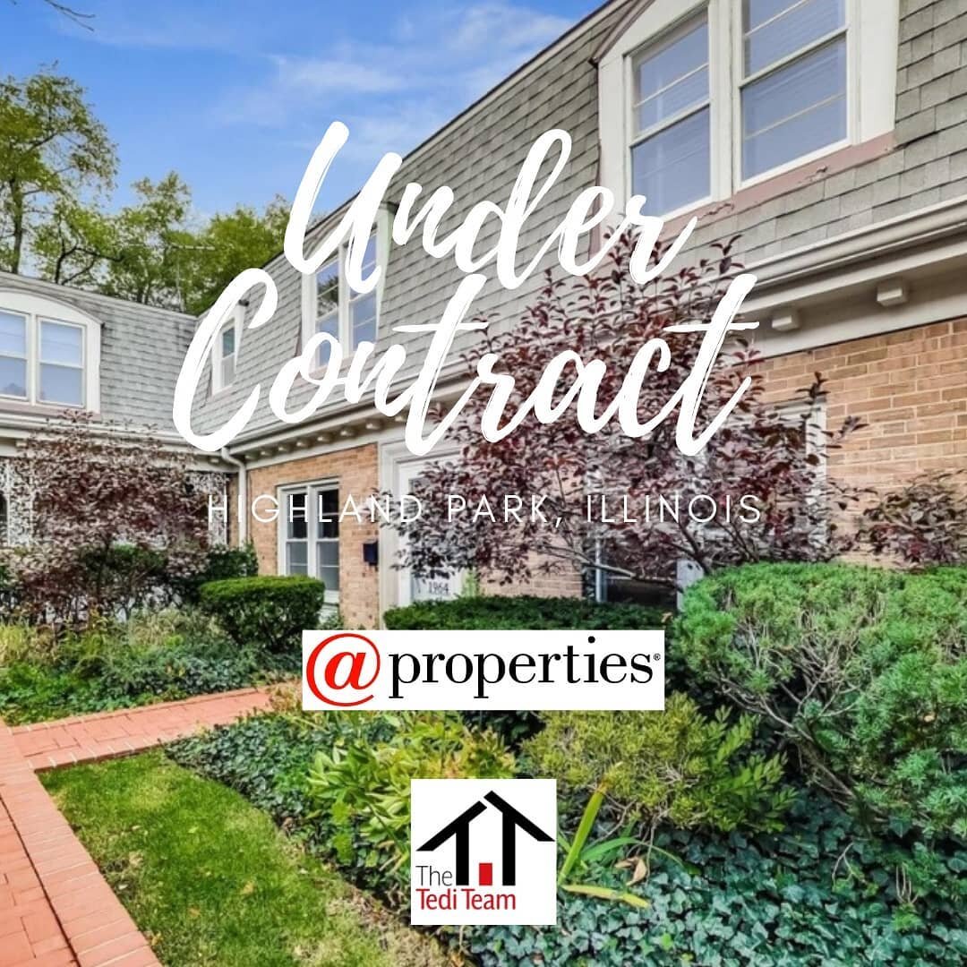 So happy to get my clients Tim and Essence under contract on their 1st home in Highland Park! 
 
This location is killer, a block away from downtown Highland Park, 3 blocks to the lakefront and it is surrounded by parks and trees! 

Now on to the ins