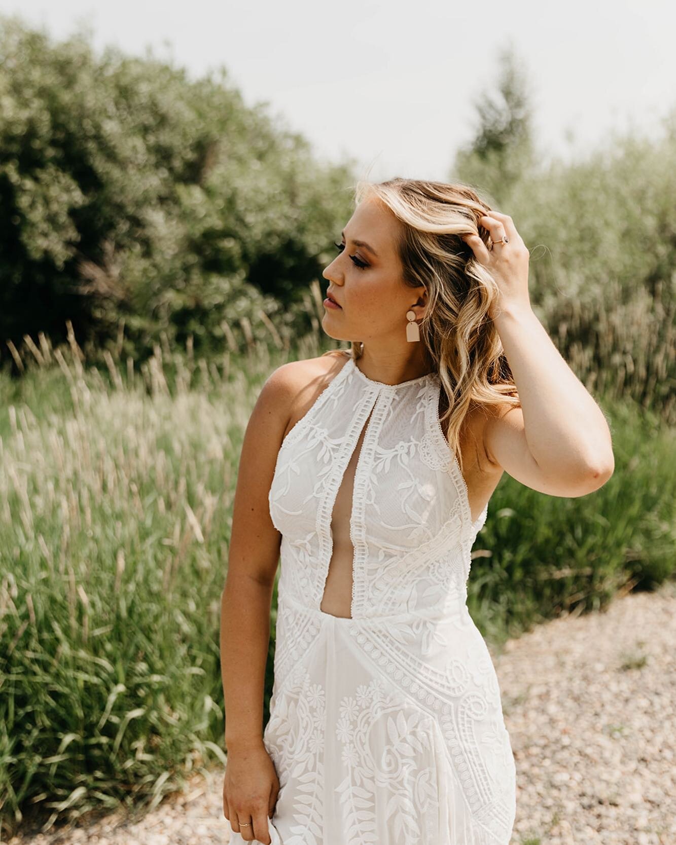 What a stunner! So honored to be a part of this perfect day. Love you @harpermicaela ❤️

Photo: @kraefilms 
Makeup: @carolinelalivebeauty 

#bride #bridalmakeup #makeup #makeupartist #coloradomakeupartist #mua #steamboatmakeupartistry #rockymountainb