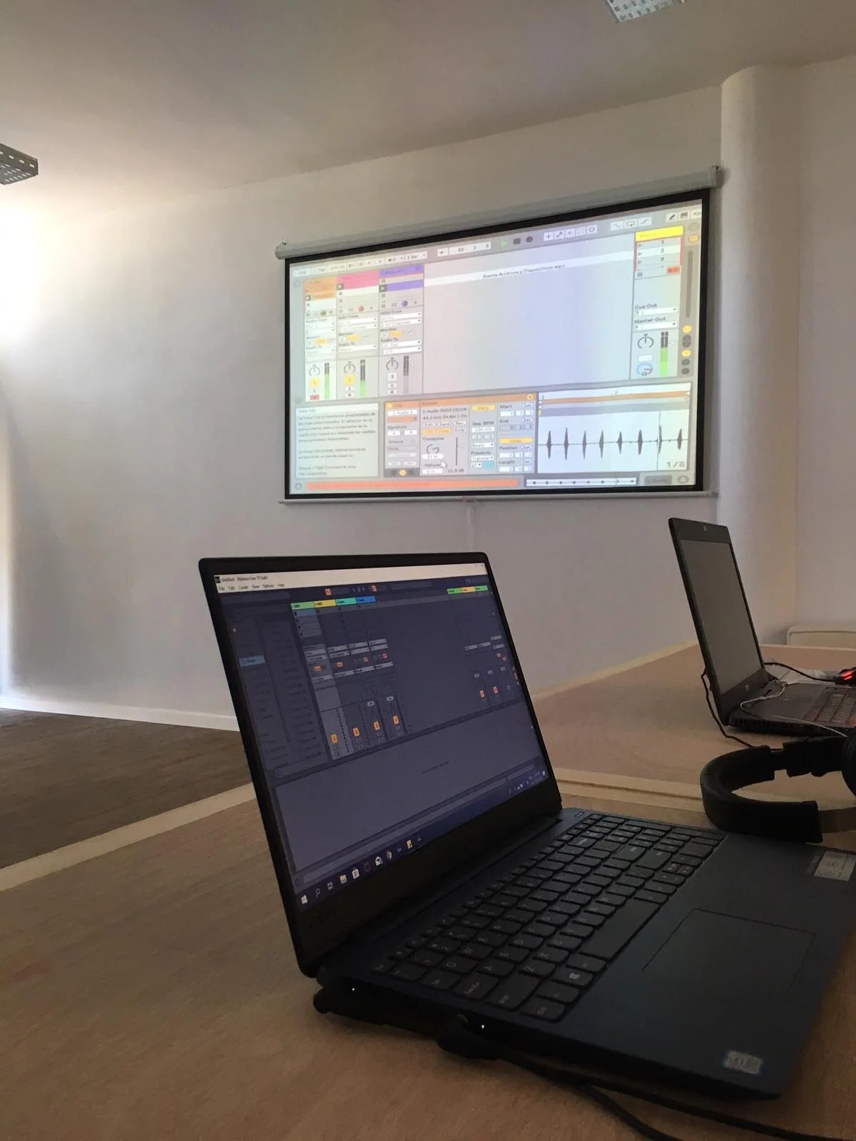 Aula en @studio24.pde , antes de comenzar con un grupo presencial en Punta del Este, Maldonado