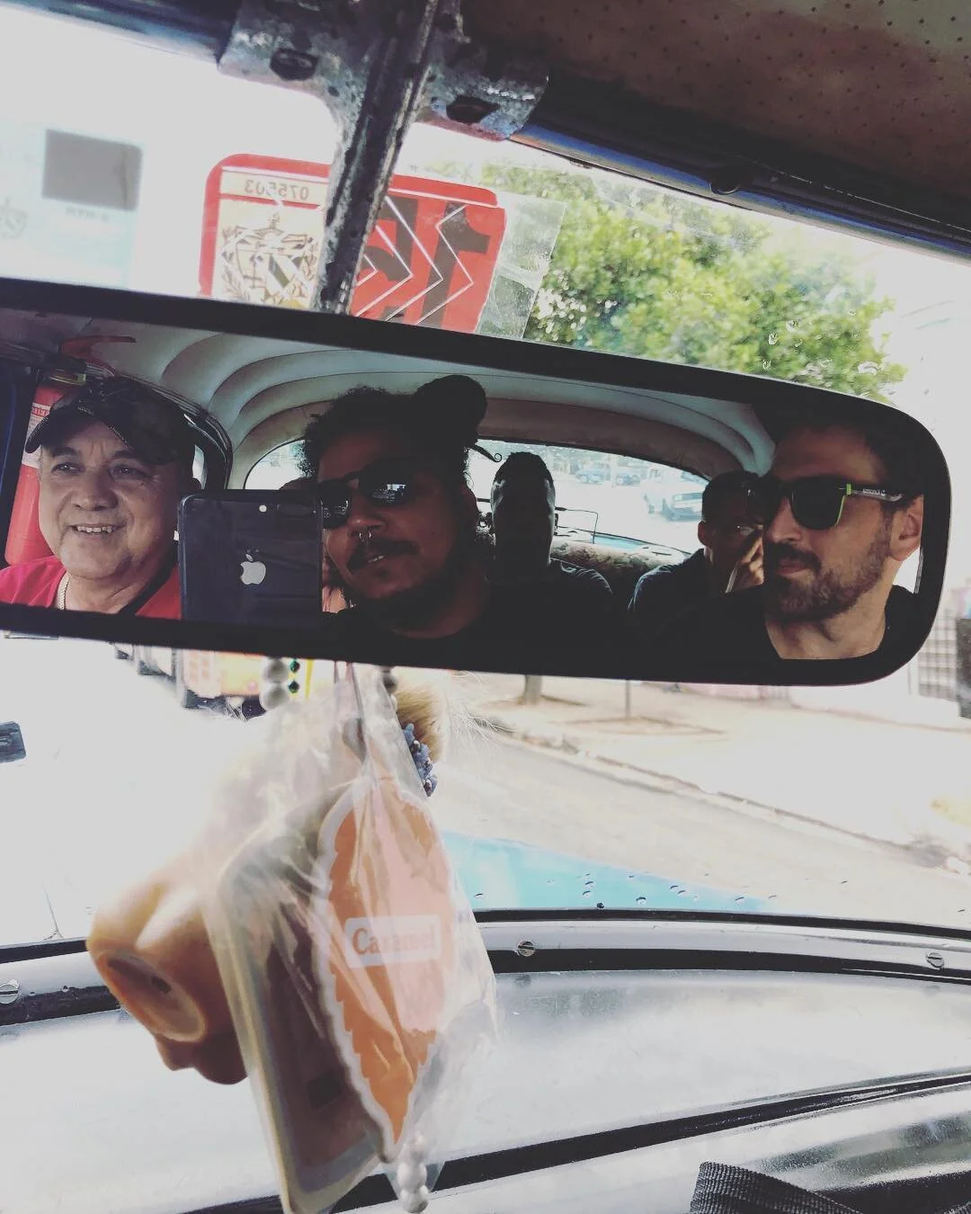 De camino al estudio... On the way to the studio... Taxicab Confessions La Havana.
📸:@el_cpmc
.
#taxi #taxicab #almendron #candombe #cuba #uruguay #beatmaking #jazz #bassmusic #hiphop #club #electronicmusic #dub #organic #world #candombe #son #afric