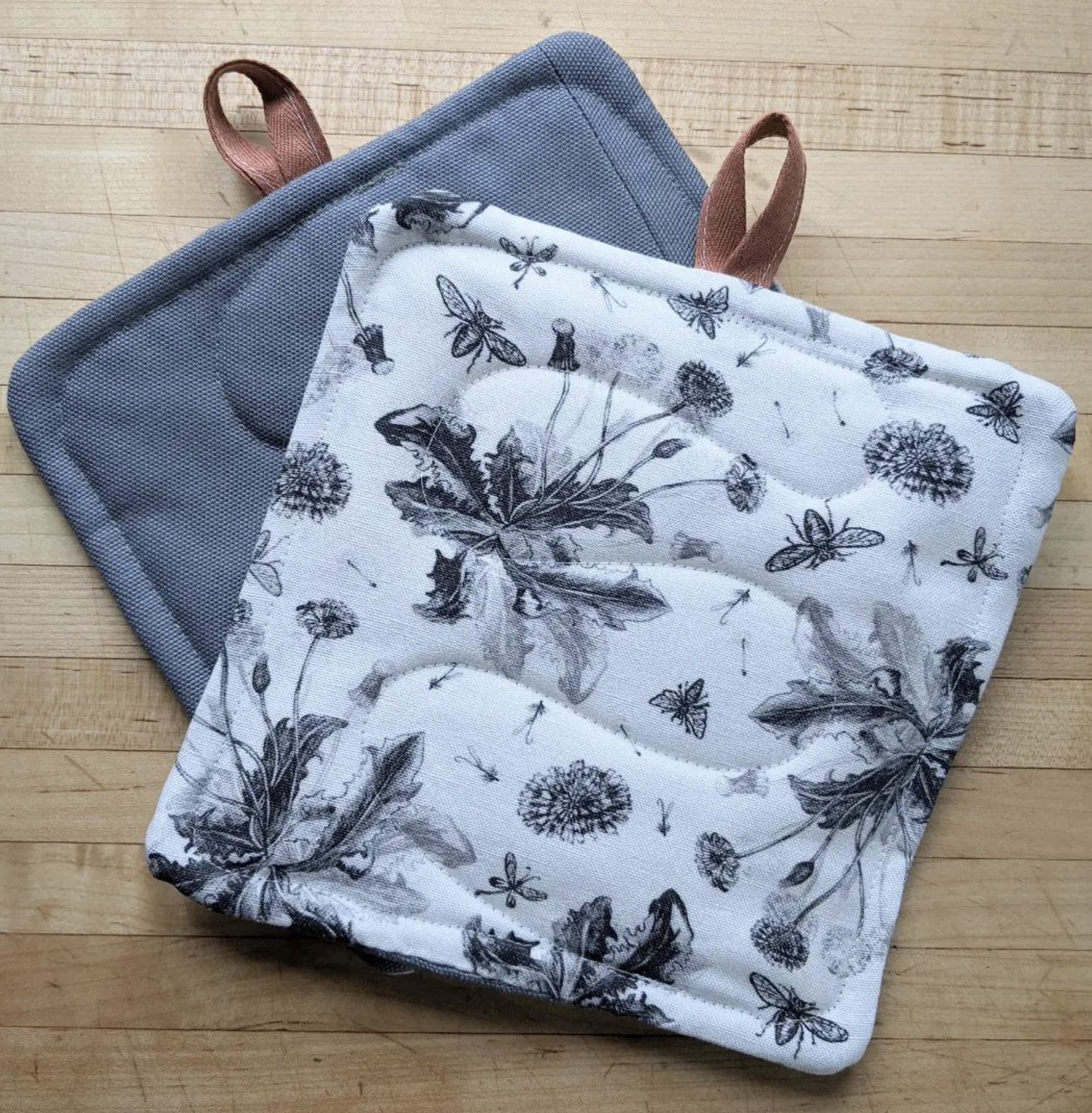 Dandelion Potholder Set