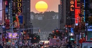 New Yorkers have been enjoying the spectacle of the setting sun shining directly down one of their long, straight streets.  According to the BBC this is called Manhattan Henge!! Nothing's new, people of Neolithic era Cornwall were (apparently) watchi