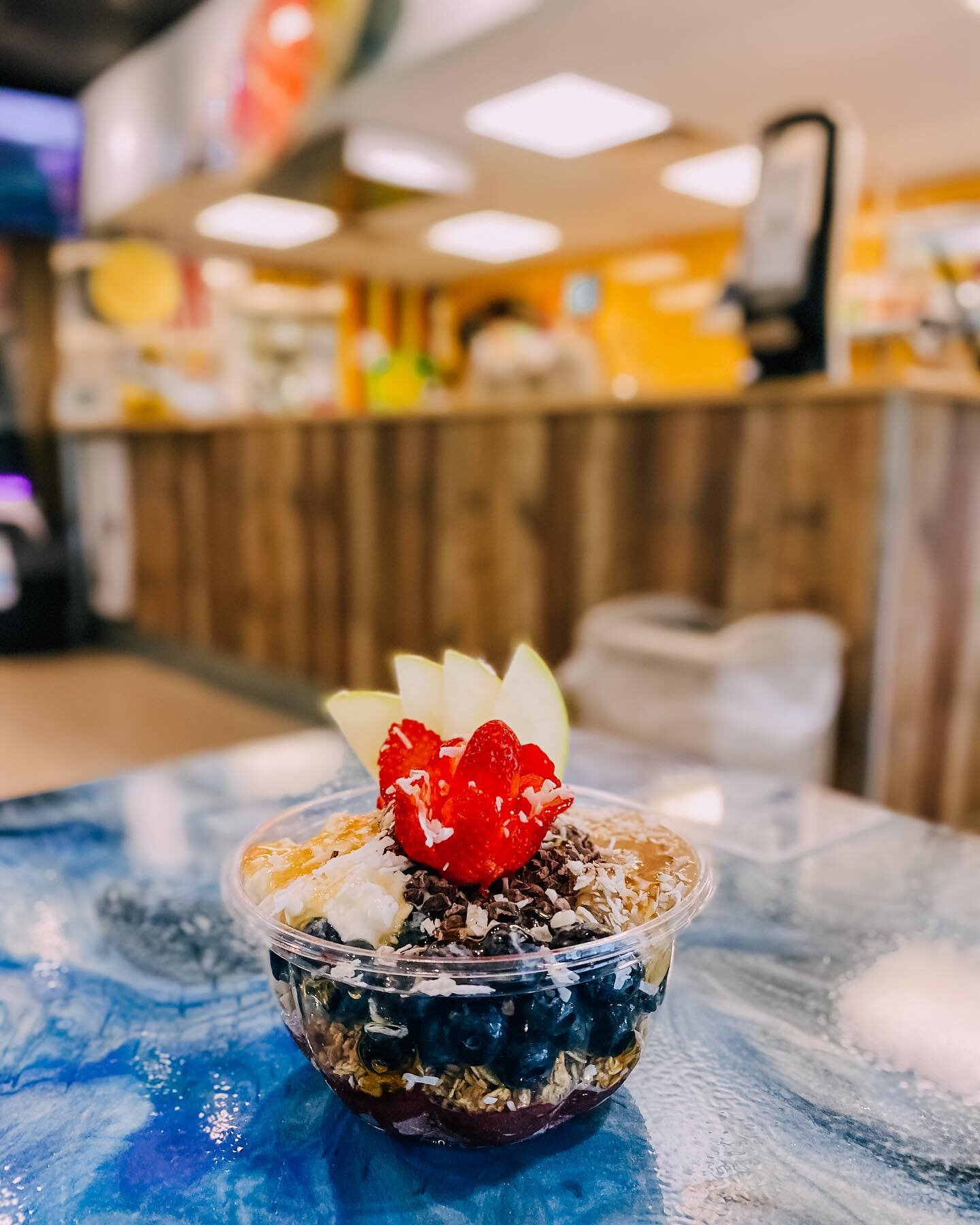 Live Aloha ✨🌺 come enjoy some fresh eats at Al&rsquo;s Aloha Kitchen. We are open Mo-Sa from 9am-8pm &amp; Su from 9am-3pm. See you soon! 🤙🏽
﻿
﻿Pictured: our signature Palmalu bowl with added yogurt, cacao nibs, coconut shreds &amp; suncash. We pa