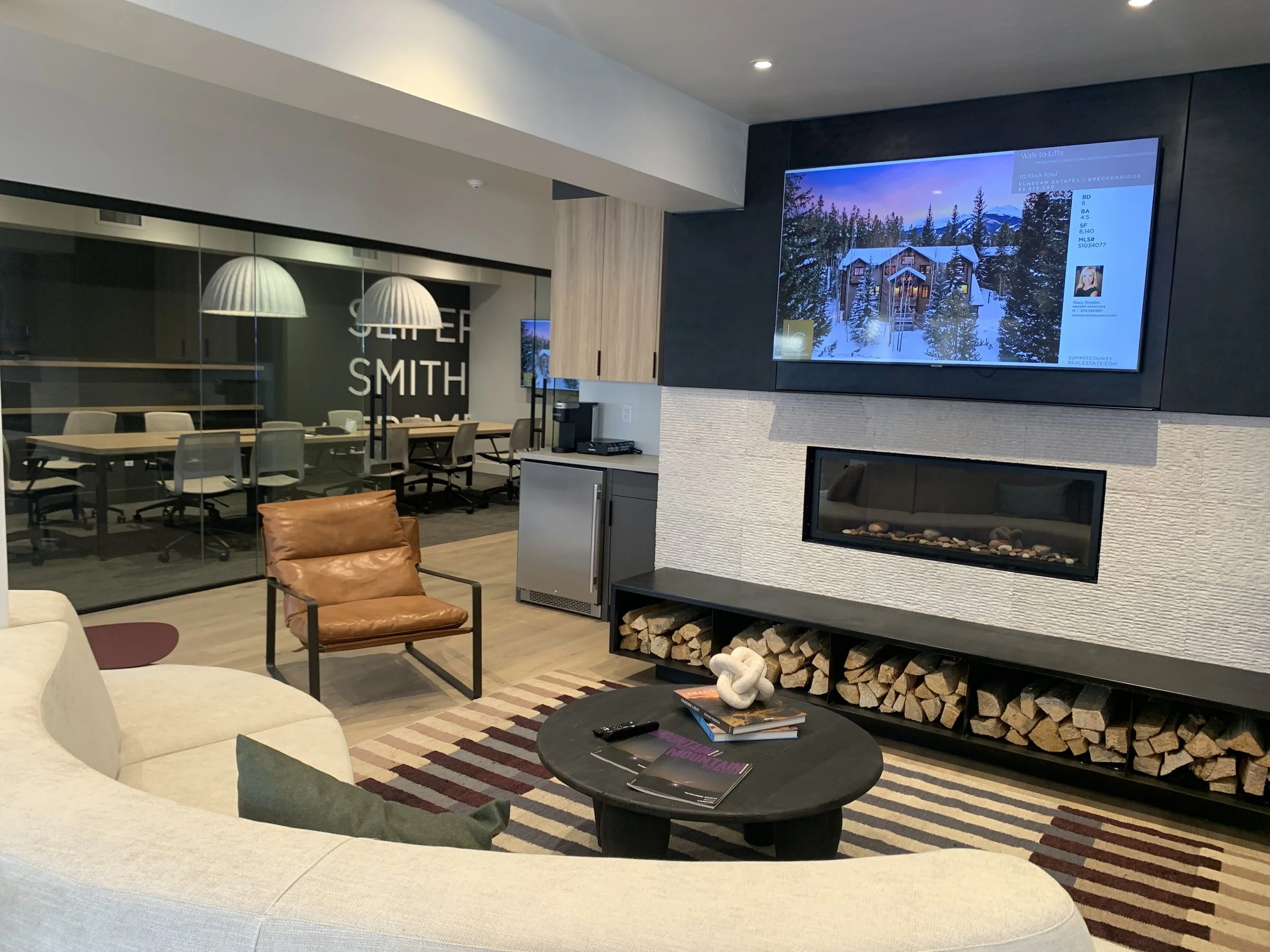 117 Front Lounge.jpeg