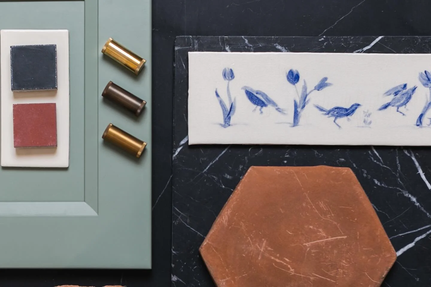 These are a few of our favorite things&hellip; A kitchen scheme inspired by the English countryside.