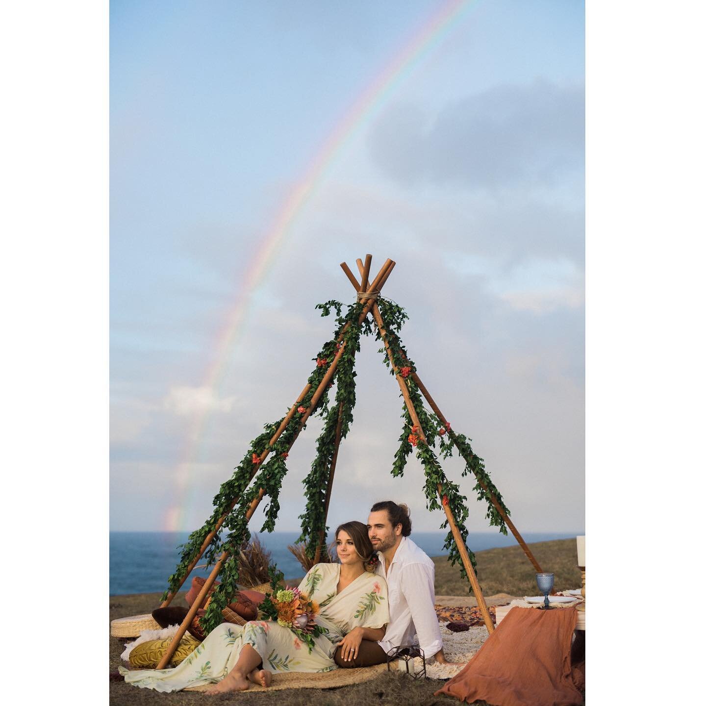 This amazing collaborative shoot was truly magical! Couldn&rsquo;t have timed the rainbow better if we tried! Thank you @mauiluxepicnics For organizing everything! 🌈🌈
.
.
.
.

Hair &amp; Makeup: @islandgirlpinups
Dresses: @cobaltandtawny
Florals: @