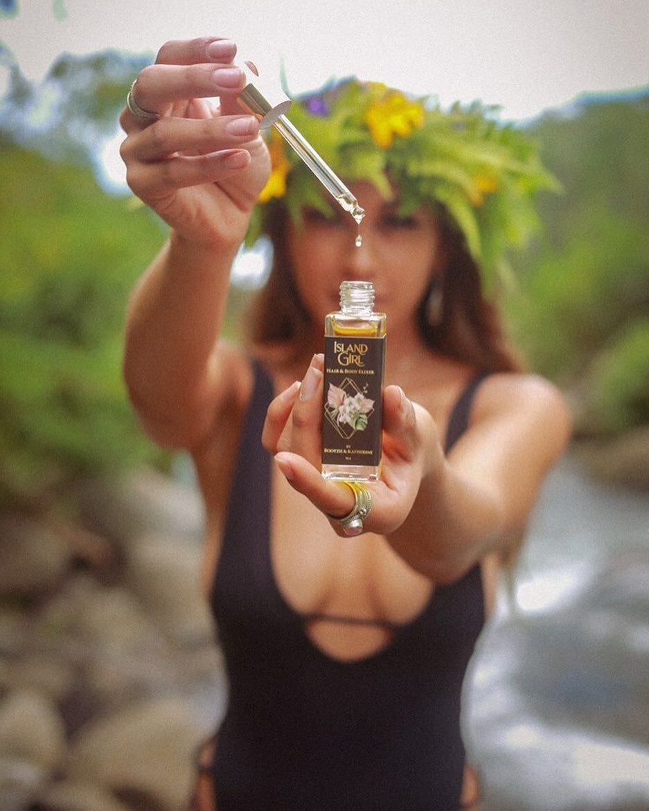 Do you want to smell and look delicious!?!? Then Go to IslandGirlpinups.com to purchase our &ldquo;Island Girl&rdquo; Hair &amp; Body Elixir! It handmade on Maui, 💯 organic, fair trade, with Jojoba, argon, macadamia nut oil and luxurious scented per