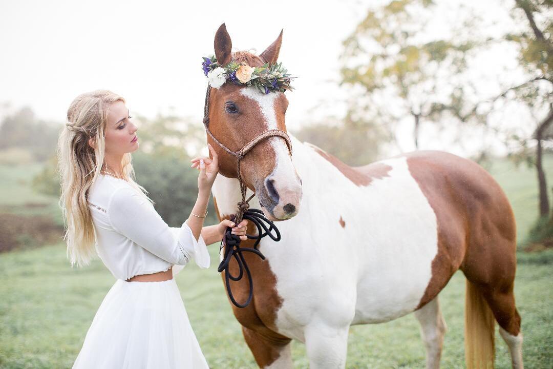 Just a girl and her horse.... 🙌💜
pc @nataliebrownphotography 
HMU @islandgirlpinups 
Location @keokearanchestate 
Flowers @bellabloommaui 
Model @haileyhausman 
Dress @mariposabride 
Jewelry @taurusmoonjewelry 
.
.
.
.
.
.
.
#Maui #Hawaii #Upcountr