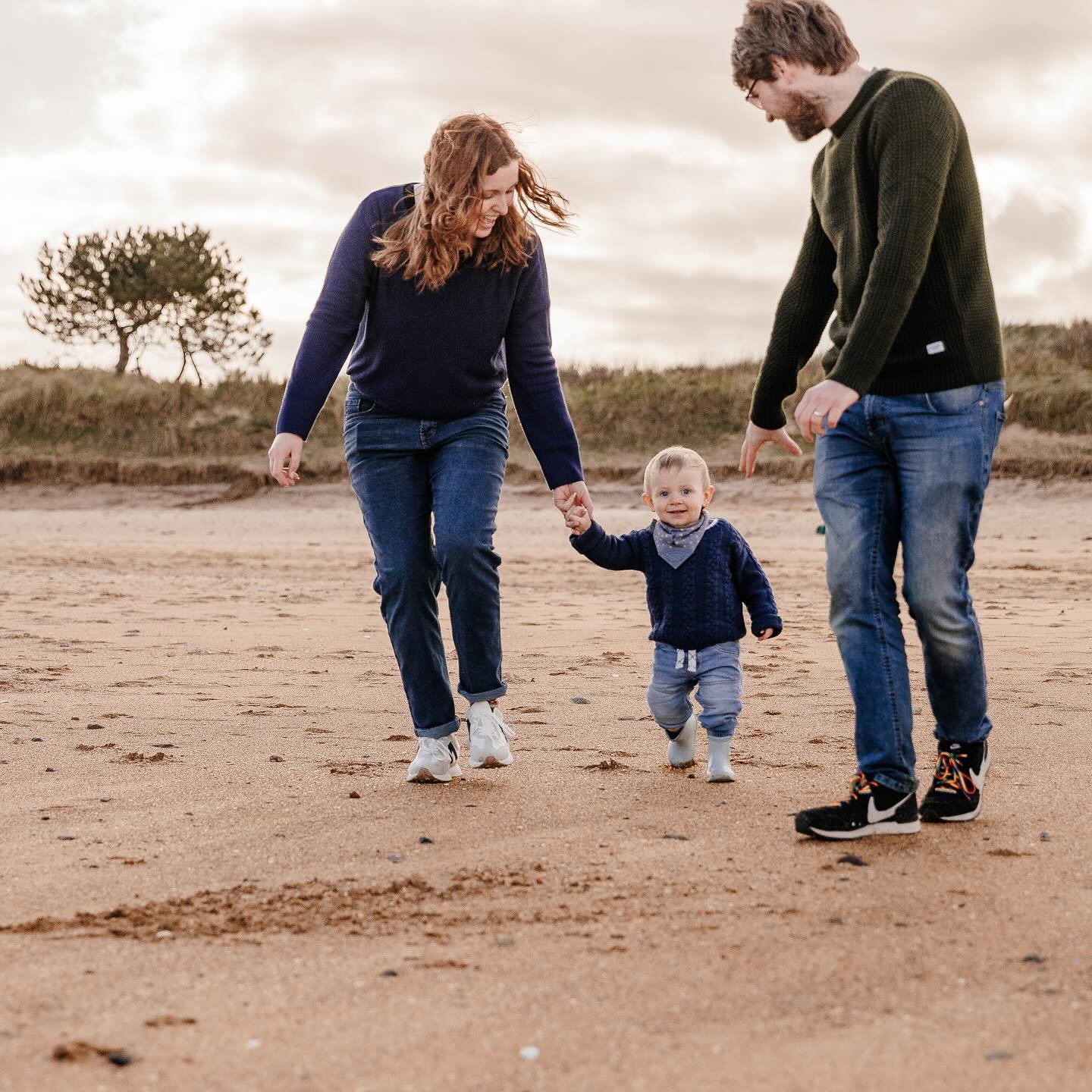 Family fun at the beach 😎 

Why not invite me along and have some memories to treasure forever?! You littles are not little for long and I know this is said all the time but it&rsquo;s SO true!

Book the photoshoot and have these beautiful photograp