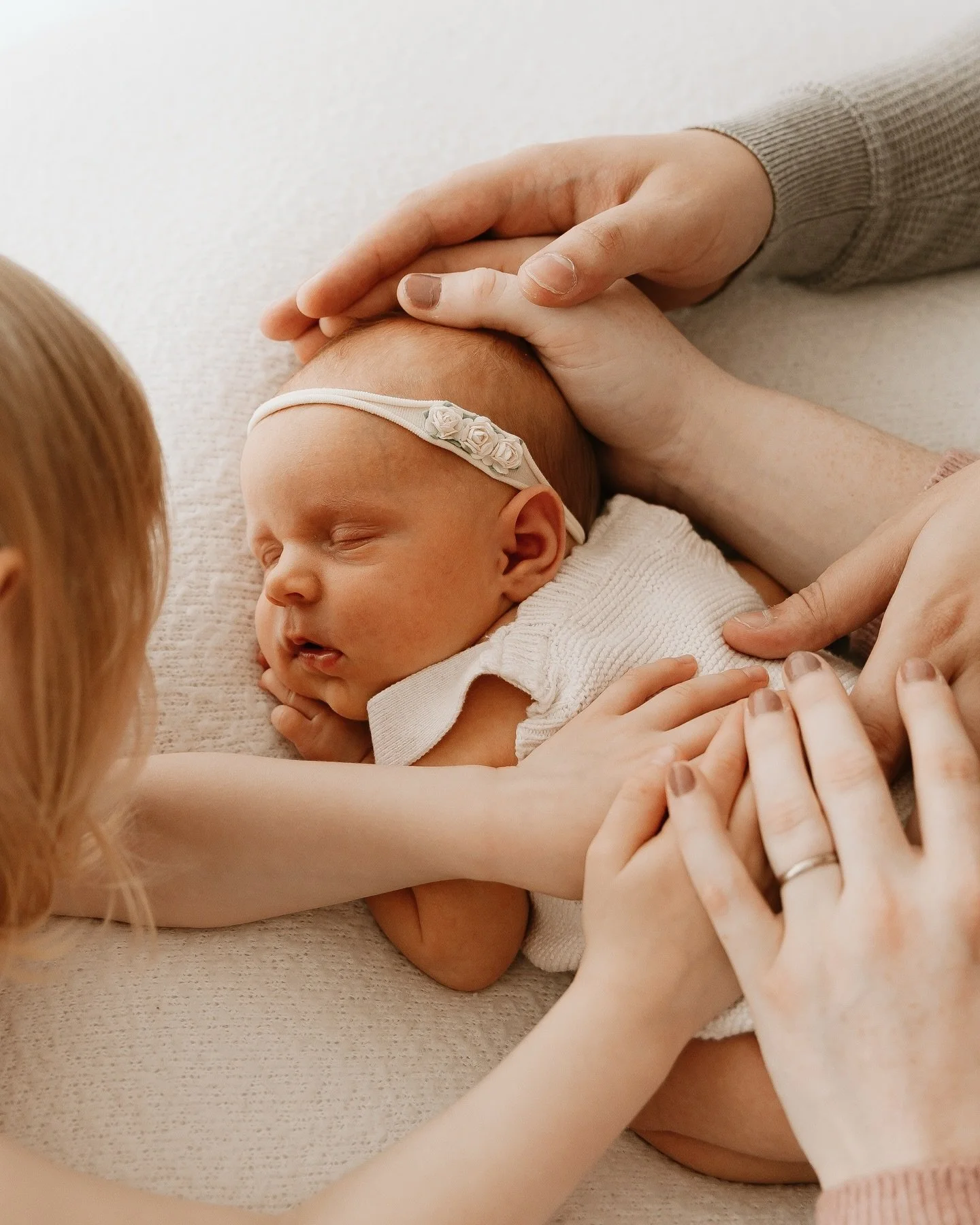 Little Sophie just surrounded by love ❤️ and big sister Ella was in her element looking after her 

#newbornsession #fifenewbornphotographer #scottishnewbornphotographer #newbornphotography #simplenewbornphotography #naturalnewbornphotography #fifeph