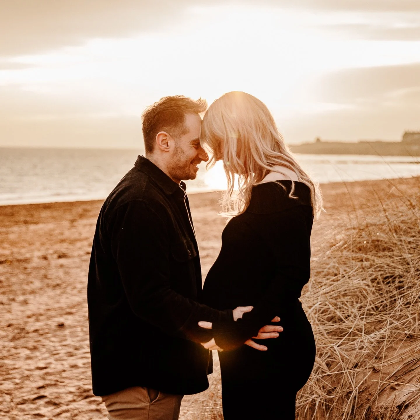 W I N T E R ✨ M A T E R  N I T Y 

For maternity sessions over the next couple of months if you&rsquo;re game to brave the elements then so am I!

Here is a throwback to a session from last winter. The low golden light is just magic 💫

If you have b