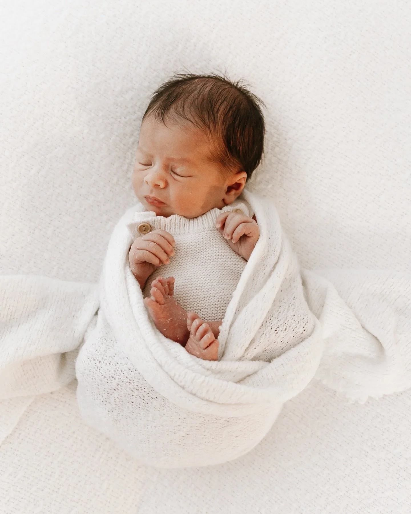 The cutest little bundle with the most beautiful head of hair 🥰 

Welcome to the world little Eilidh 🤍

#newbornsession #fifenewbornphotographer #scottishnewbornphotographer #newbornphotography #simplenewbornphotography #naturalnewbornphotography #
