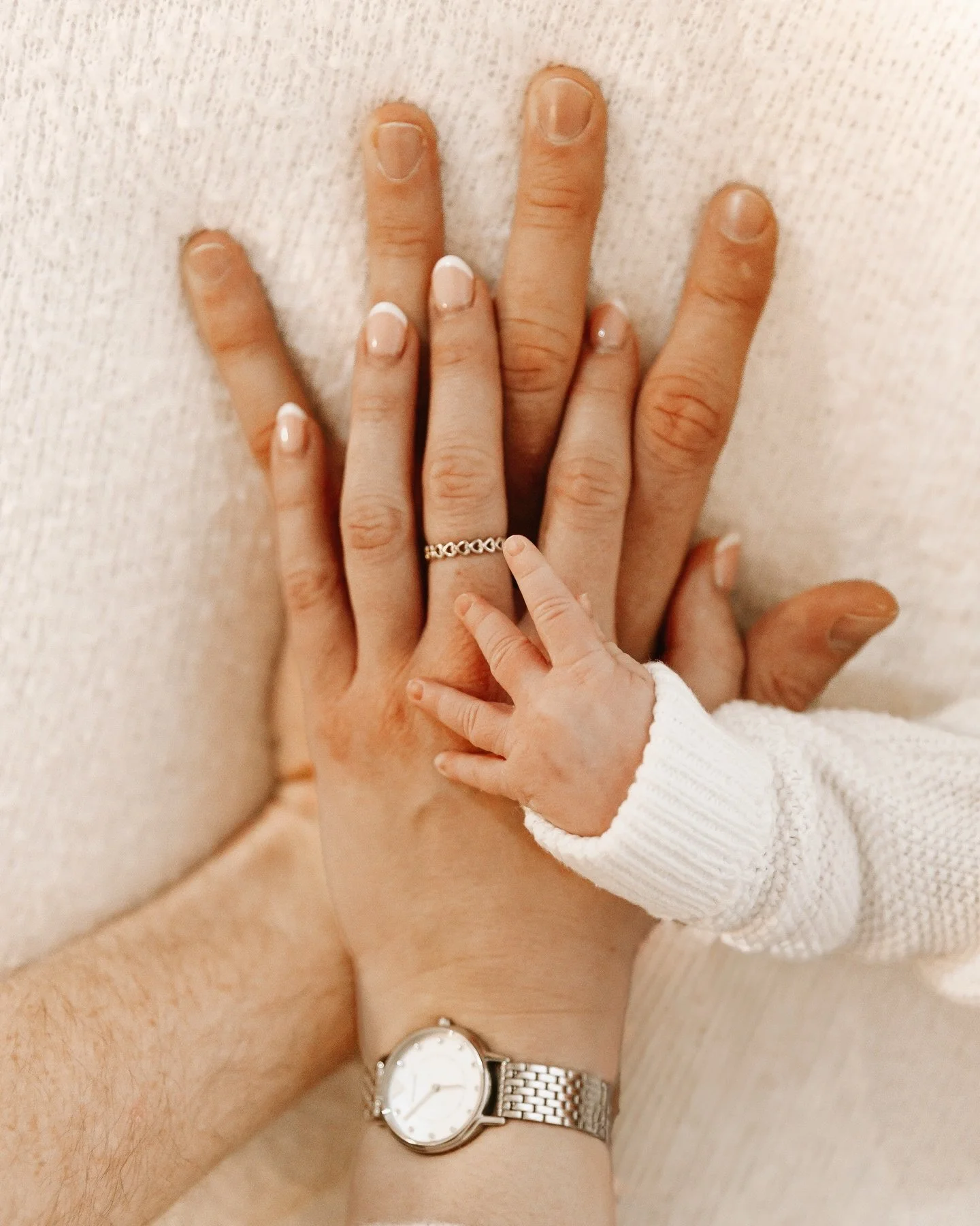 The most precious family portrait 🥹

#familyportrait #fifenewbornphotographer #scottishnewbornphotographer #tinyhands #simplenewbornphotography
