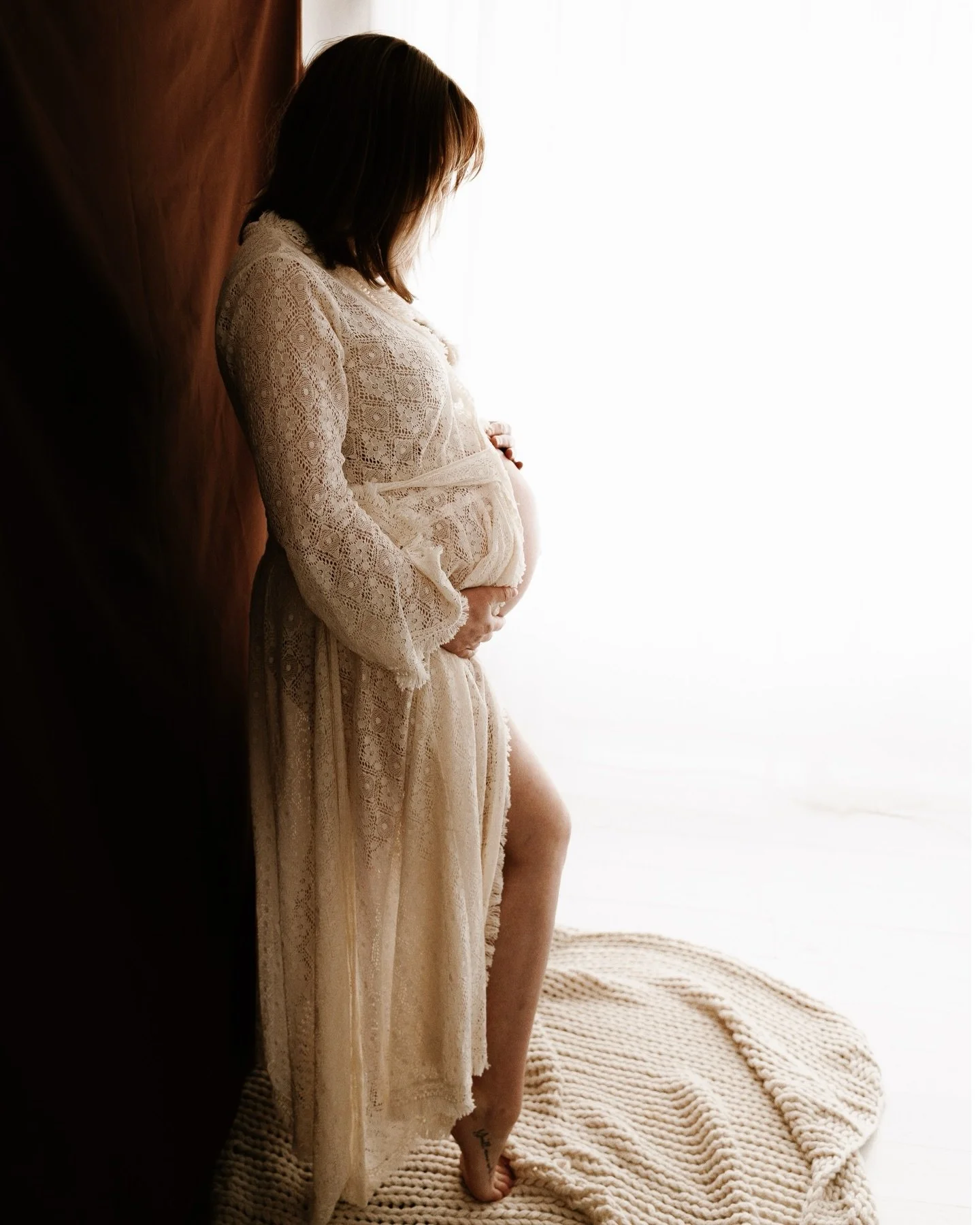 Just a moment for you and your beautiful bump before your little one arrives 🤎🤎

This absolutely stunning mama rocking my new set up 🤘

Maternity photographer | Fife maternity photographer | Scottish maternity photographer | bump photos | pregnanc