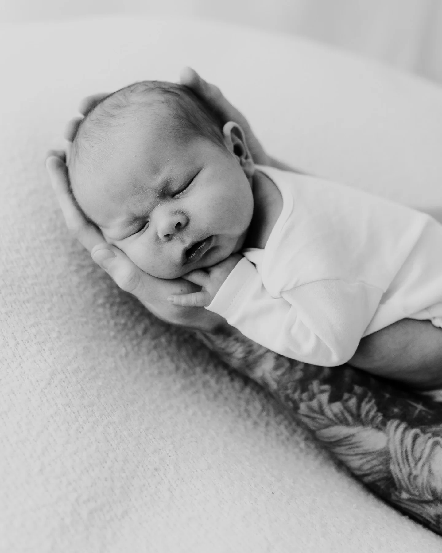 Family memories locked in 🤍

A newborn session always includes the whole family (furbabies included!) 

#fifenewbornphotographer #scottishnewbornphotographer #newbornanddog #naturalnewbornphotography #newbornphotography