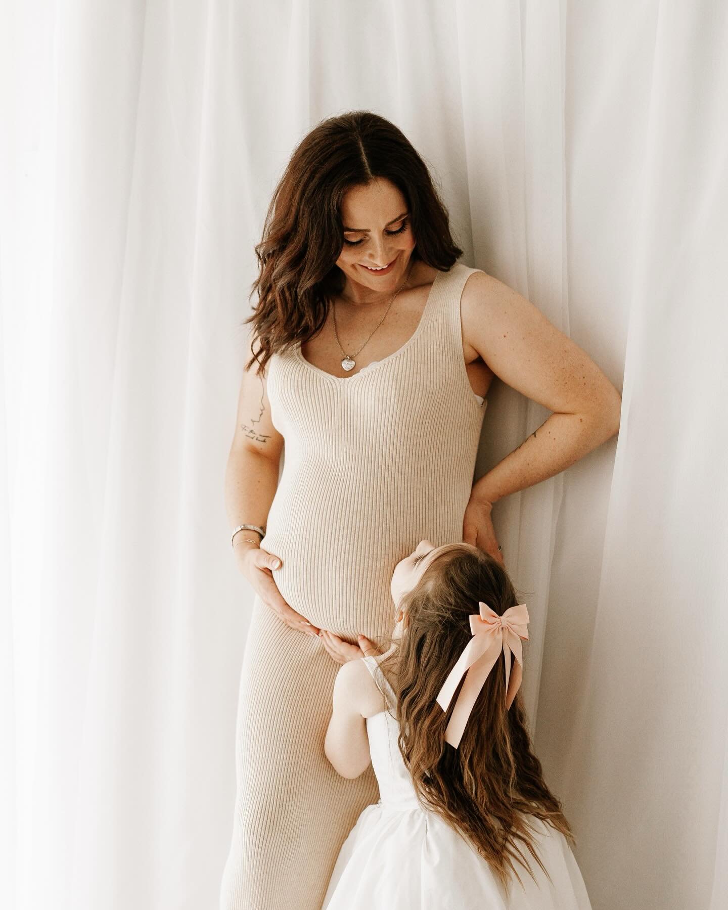I have so many gorgeous maternity sessions to share 🤎

This beautiful studio session with mother and daughter captured some very special moments and memories before their newest family member arrives 🥰

#fifematernityphotographer #scottishmaternity