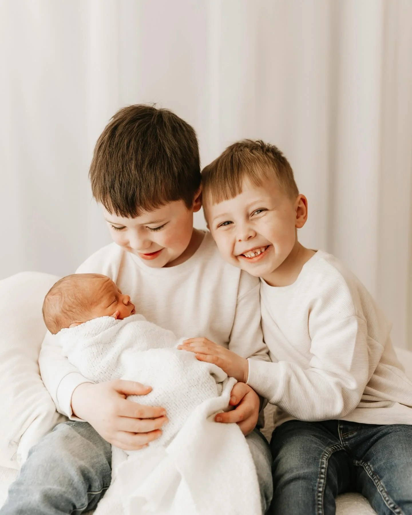 I have had so many beautiful families in recently, but these two big brothers were just something else ❤️

Dotting on their little sister from the moment they arrived, I just can&rsquo;t with how gorgeous these have turned out. One lucky little lady 