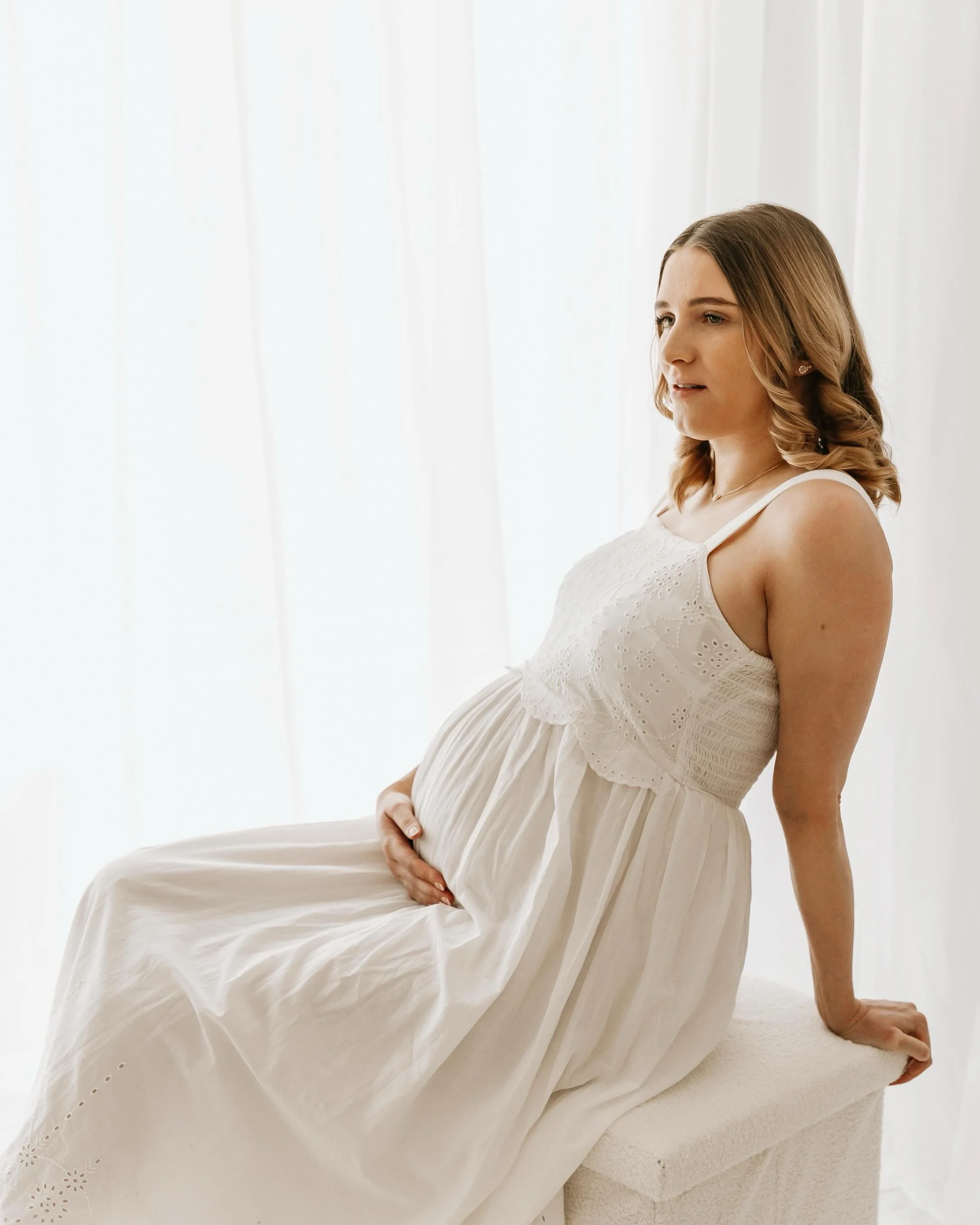 There&rsquo;s something really special about slowing things down and capturing this chapter before everything changes 🤍

Studio maternity sessions are simple, calm, and completely focused on you. No distractions, just soft light, natural moments and