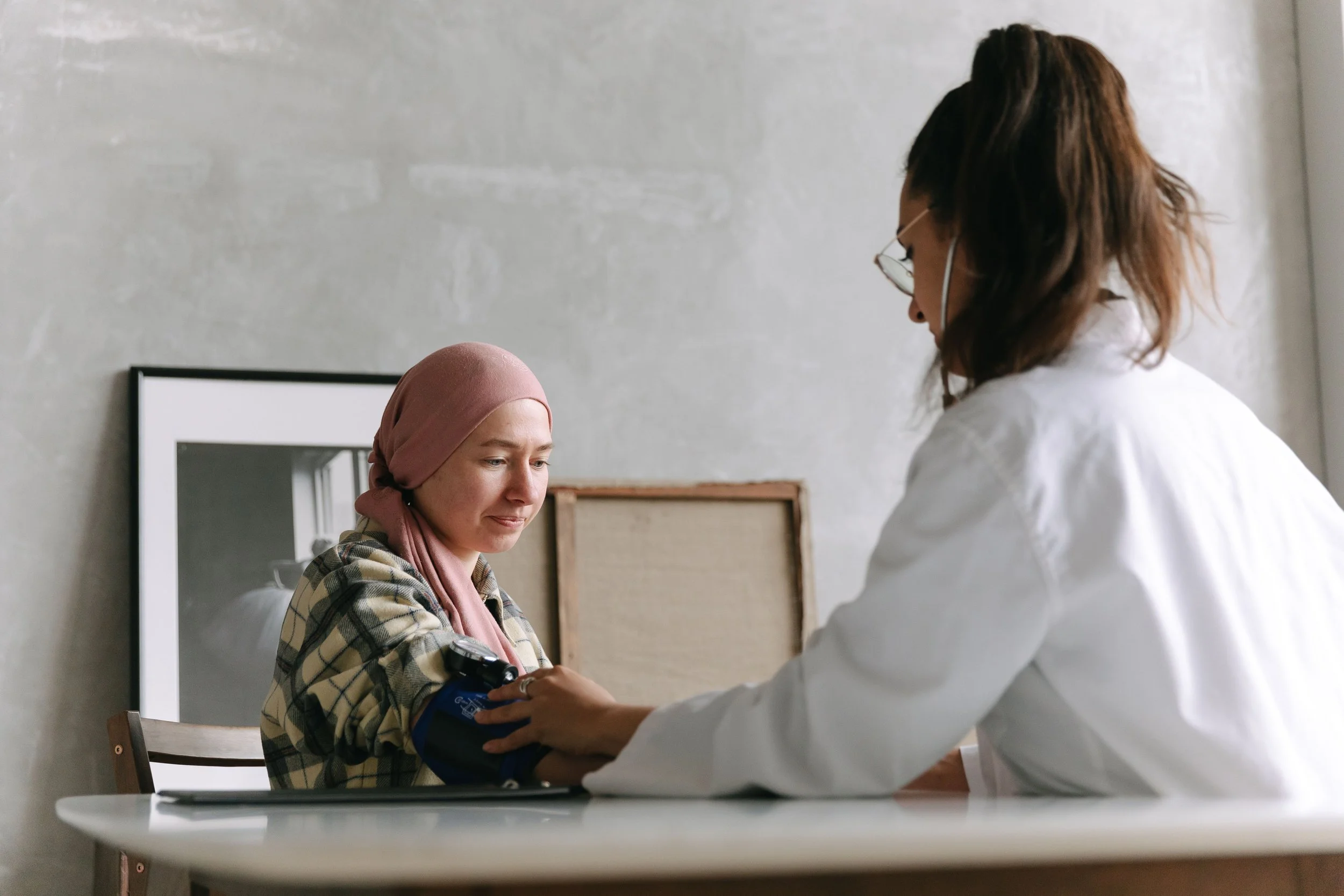 Medical appointments can bring anxiety, fear, and overwhelming emotions. Cancer counseling in Houston helps patients manage treatment-related stress while navigating the emotional impact of a diagnosis.