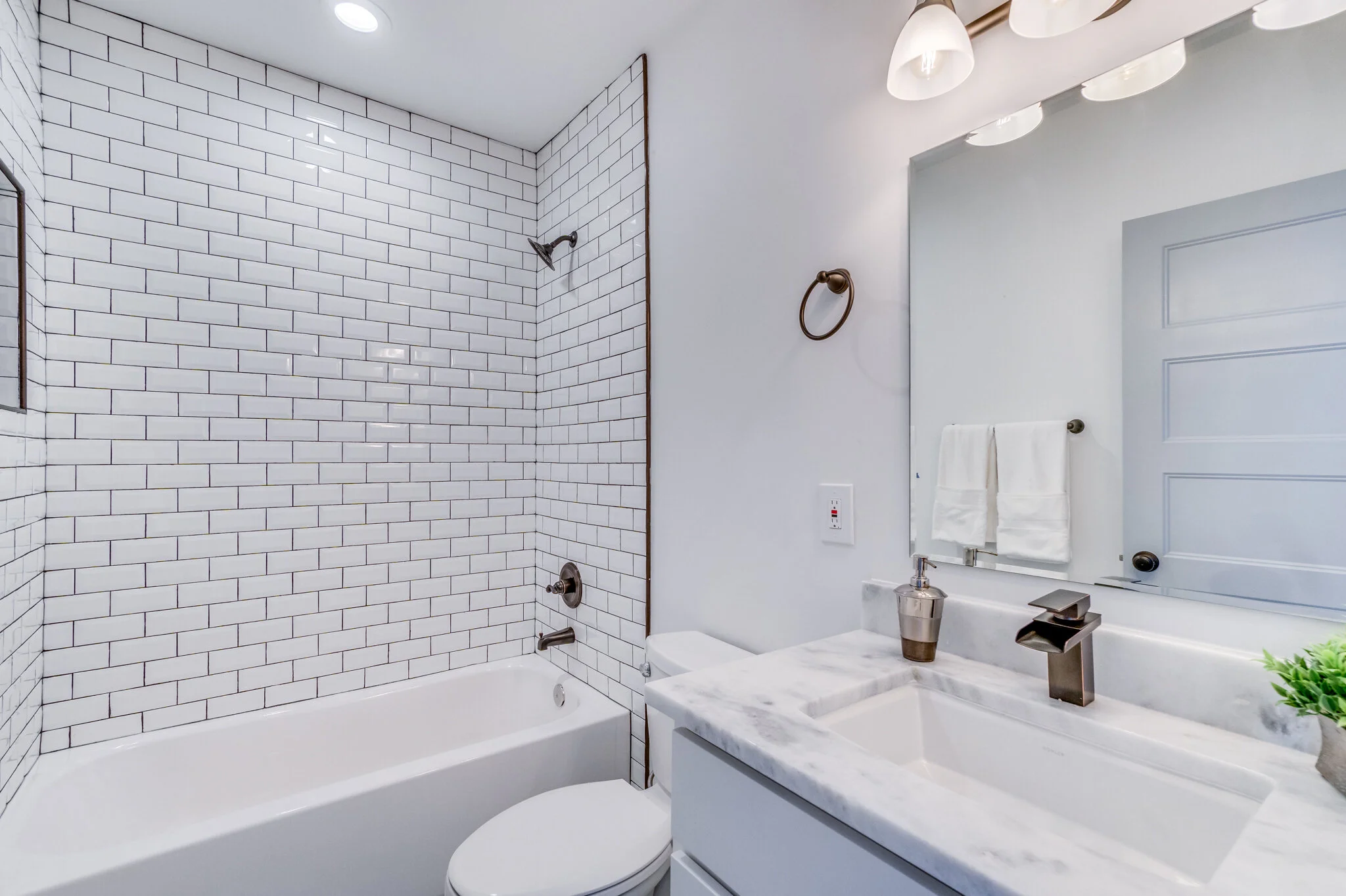 326 Adams St NE-19.jpg