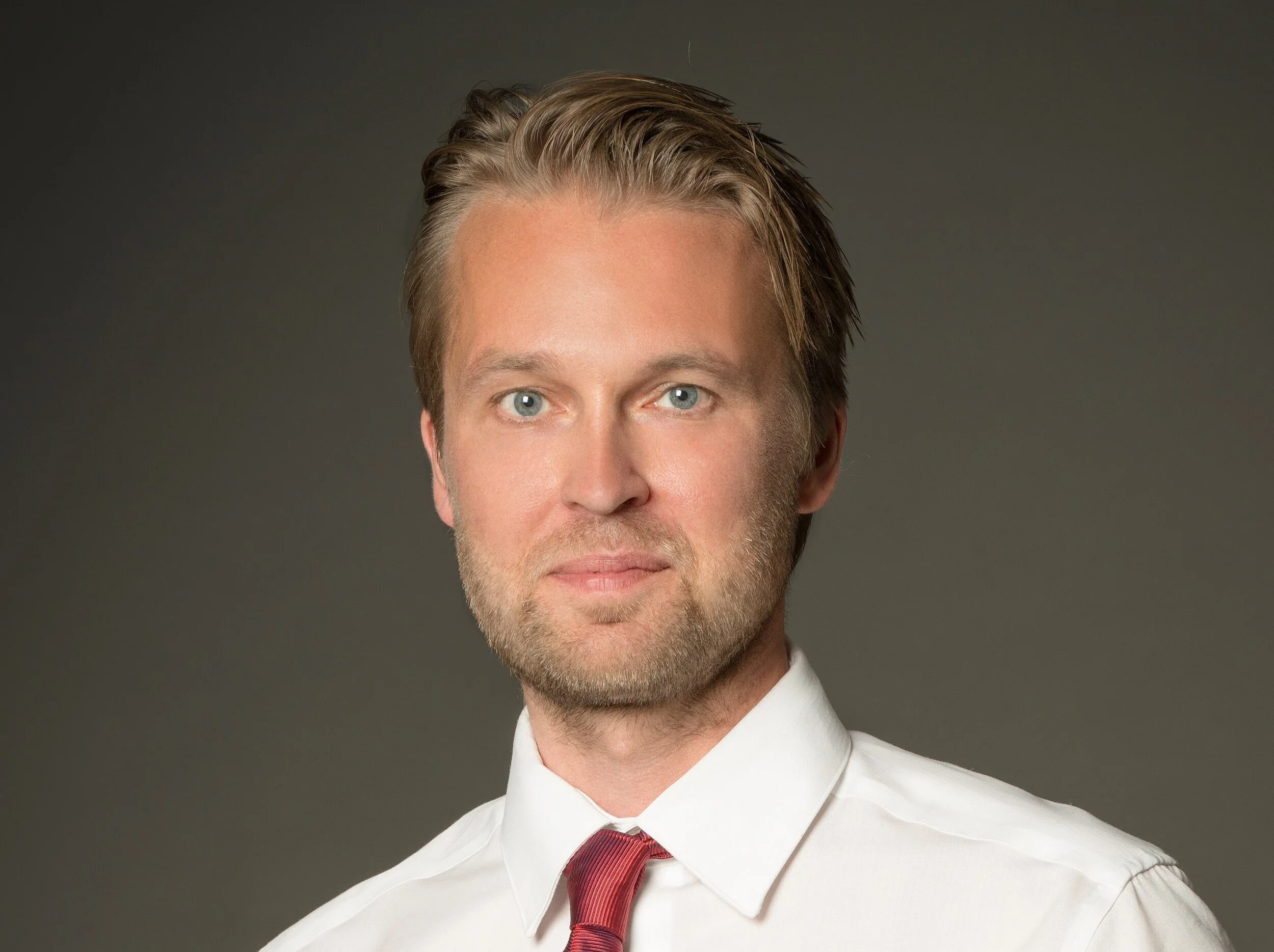 Frans headshot.jpg