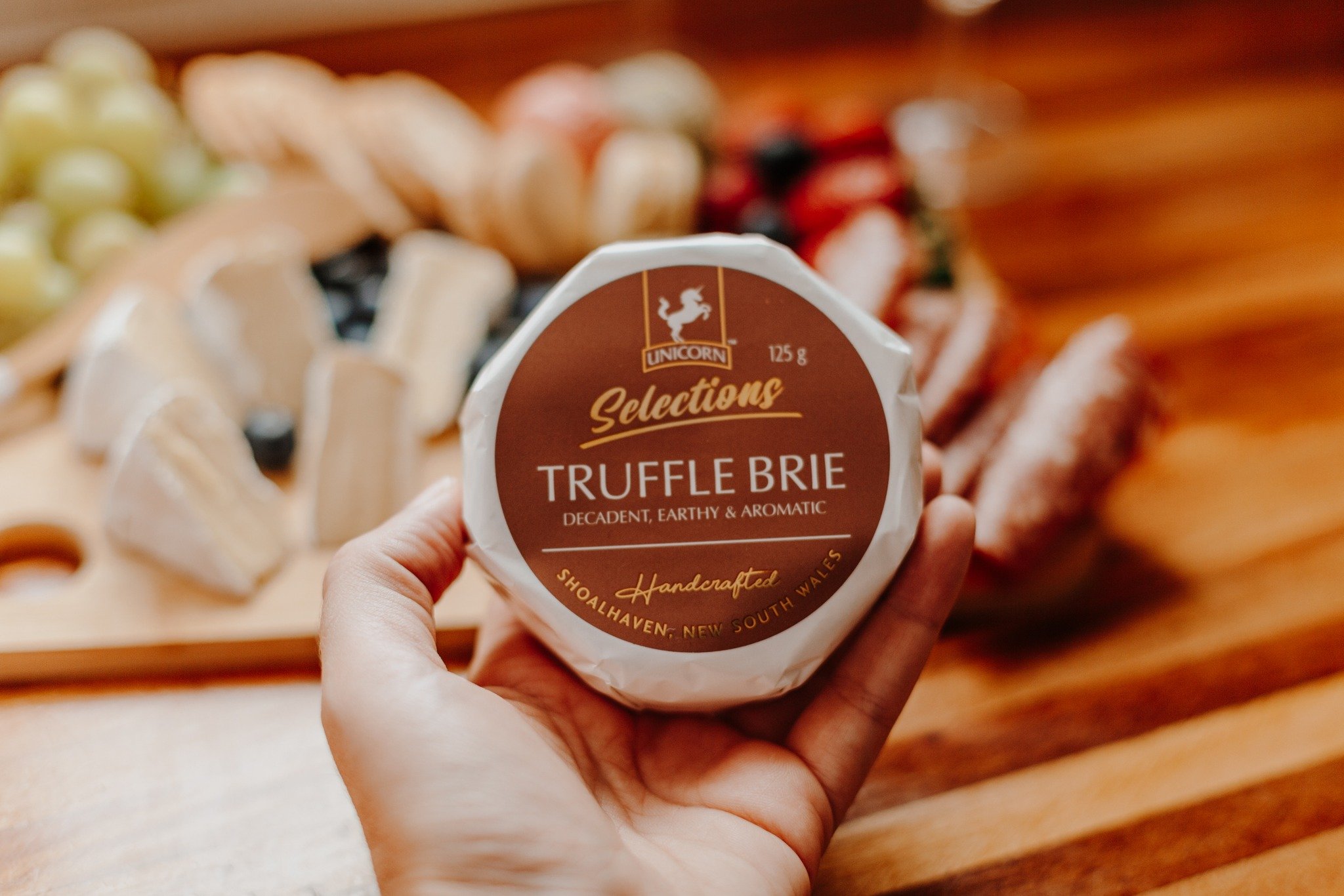 Crisp weather feels like the perfect time to enjoy the earthy tones of our Truffle Brie. Pair it with a nice glass of wine and enjoy it in the winter sunshine 🌤🍷