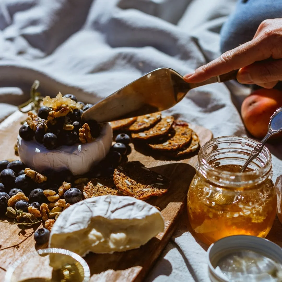 Here&rsquo;s to lazy summer evenings 🧺🧀🥖