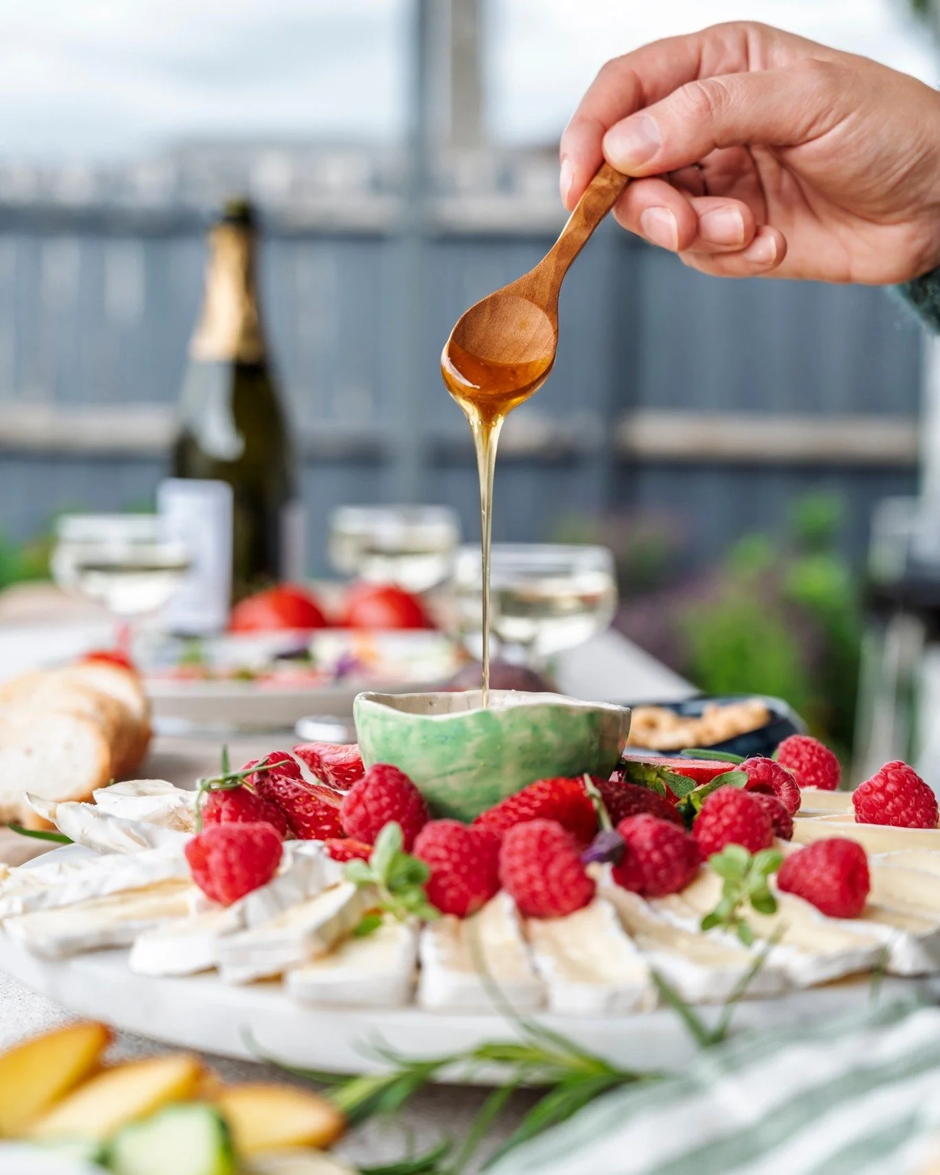 "Honey, honey, how you thrill me" 🎶