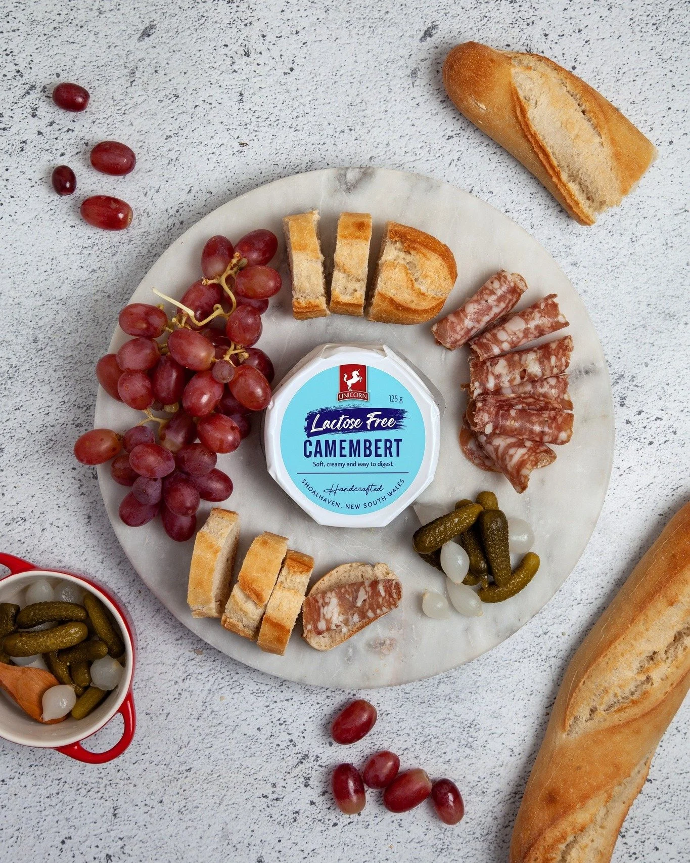 One wheel, good bread, and a few favourites to match 🍇🧀🥖