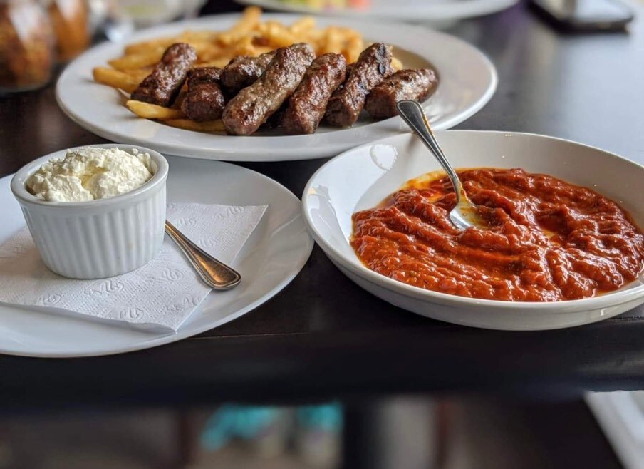 Mmm could there be a better combination? Kebapi/cevapi with Kajmak (cream cheese), and traditional ajvar (pepper spread) 

📸: @francescosfinefoods 

.
.
.
.

#food #foodie #yum #yummy
#nom #nomnom #hungry #cleaneating #balkan #delish #wine #pizza #p