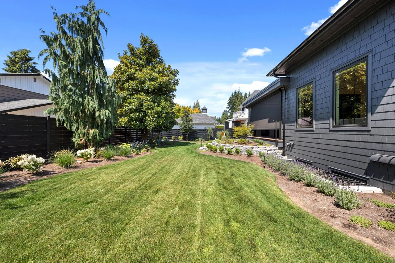 040_Staged-23490-Mary-Ave-MLS.jpg