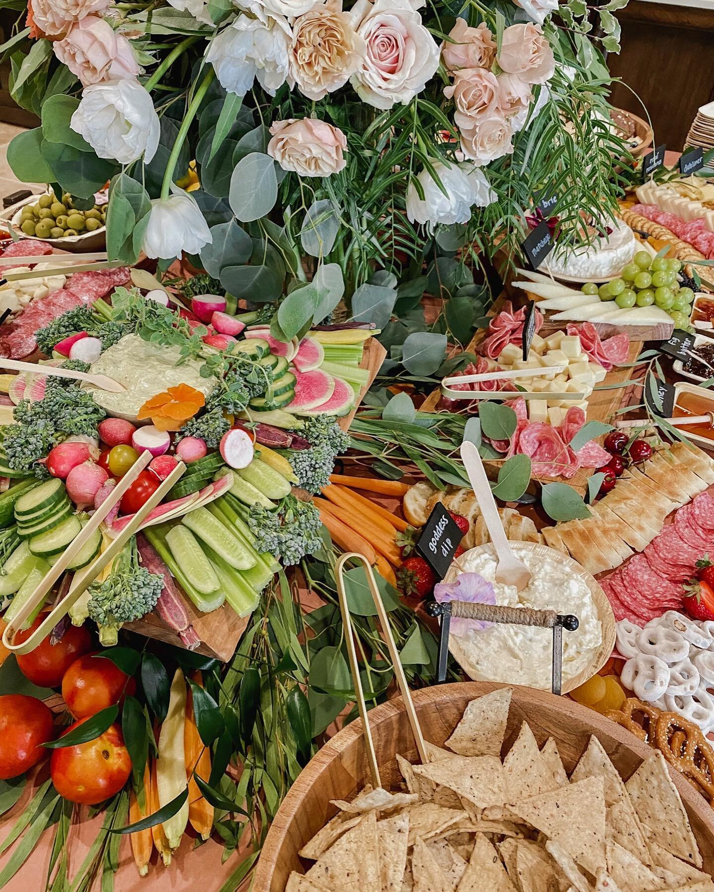 Corner glimpse of a 360 grazing table 🥰

This one was for just 30 people so we filled the table with props, greenery, and extra fillers ❤️❤️❤️
.
.
.
.
#Grazing #grazingboard #grazingtables #grazingbox #grazingtable #charcuterie #losangelescatering #