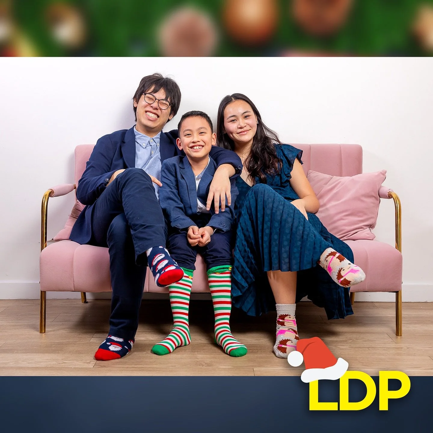 There&rsquo;s still a little time to get your session and cards out in time for the holidays! Link in bio