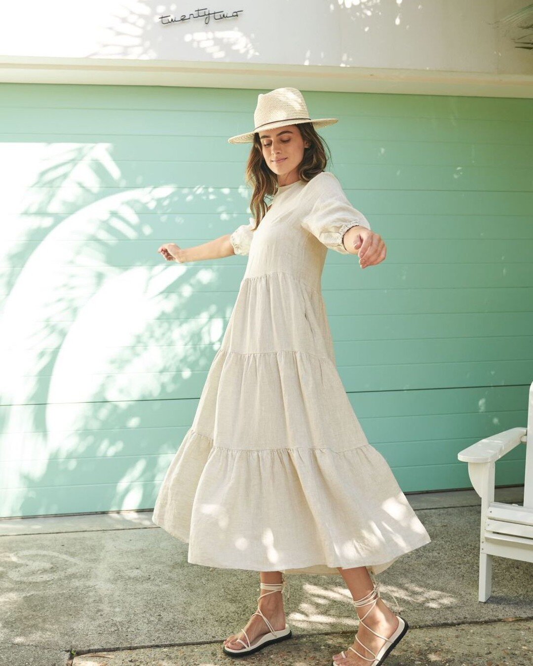 It&rsquo;s time to start the Dahlia party!!!
In 100% linen, in a sweet vanilla colour, we love her relaxed fit, elasticated sleeve and she too has side pockets!!!!
DREAM!! #shopthislook #comeforalook #thewhitewardrobe