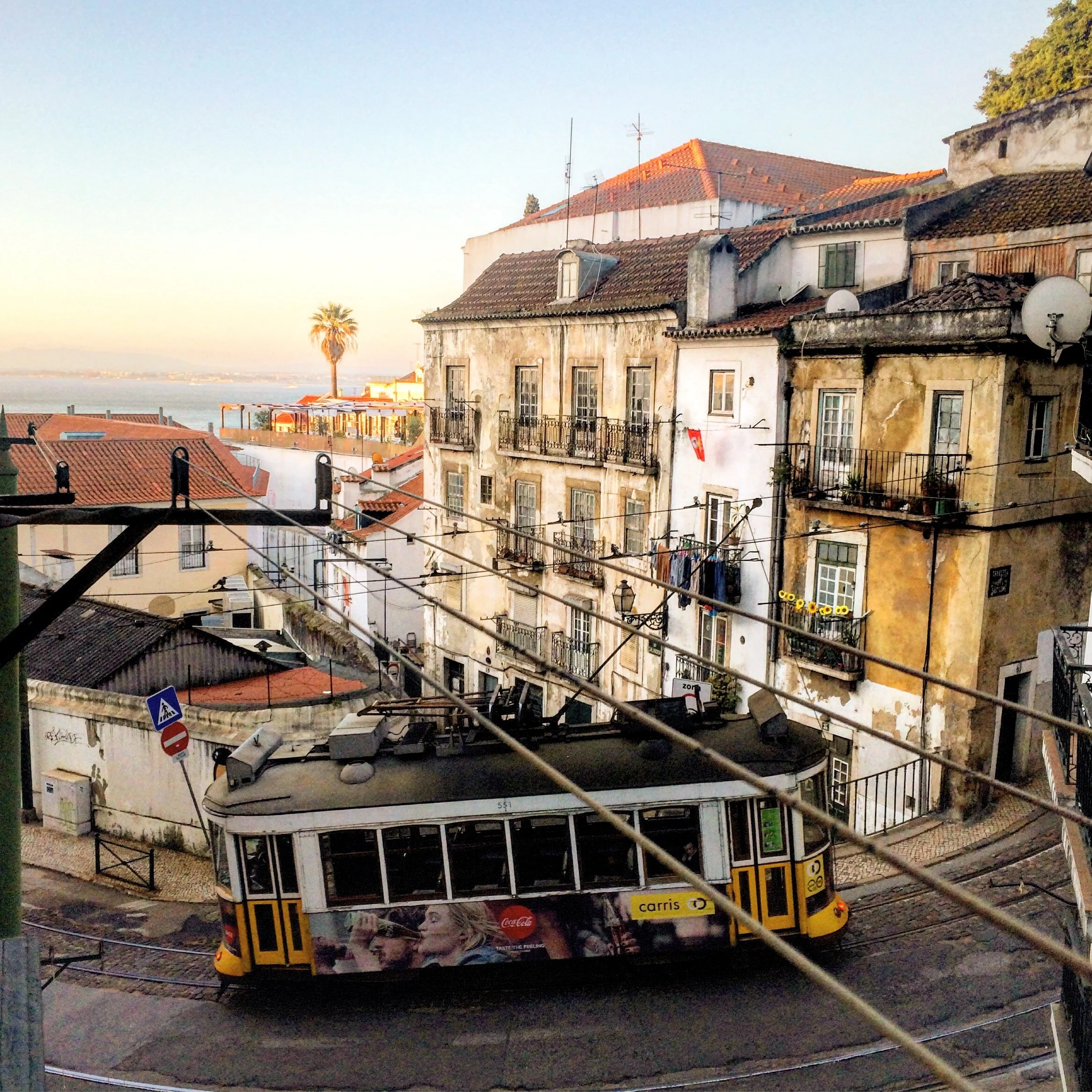 lissabon-tram.jpg