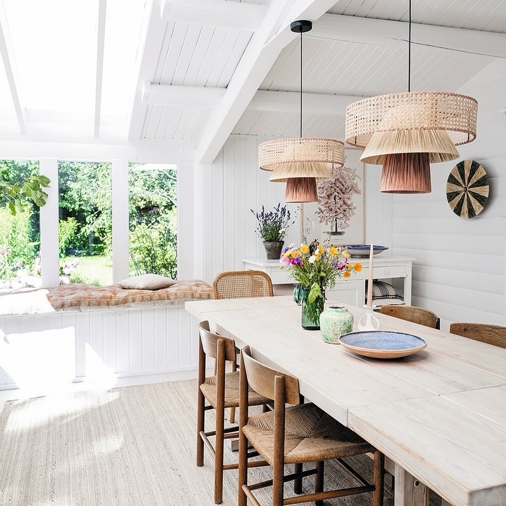 Come on in&hellip; let&rsquo;s share the love for our beautiful cover image. It&rsquo;s the light and airy dining space of Emilia&rsquo;s Danish summerhouse.
⠀⠀⠀⠀⠀⠀⠀⠀⠀
Wait until you see the rest of her lovely home in our new Vol 14 Summer issue. Ord